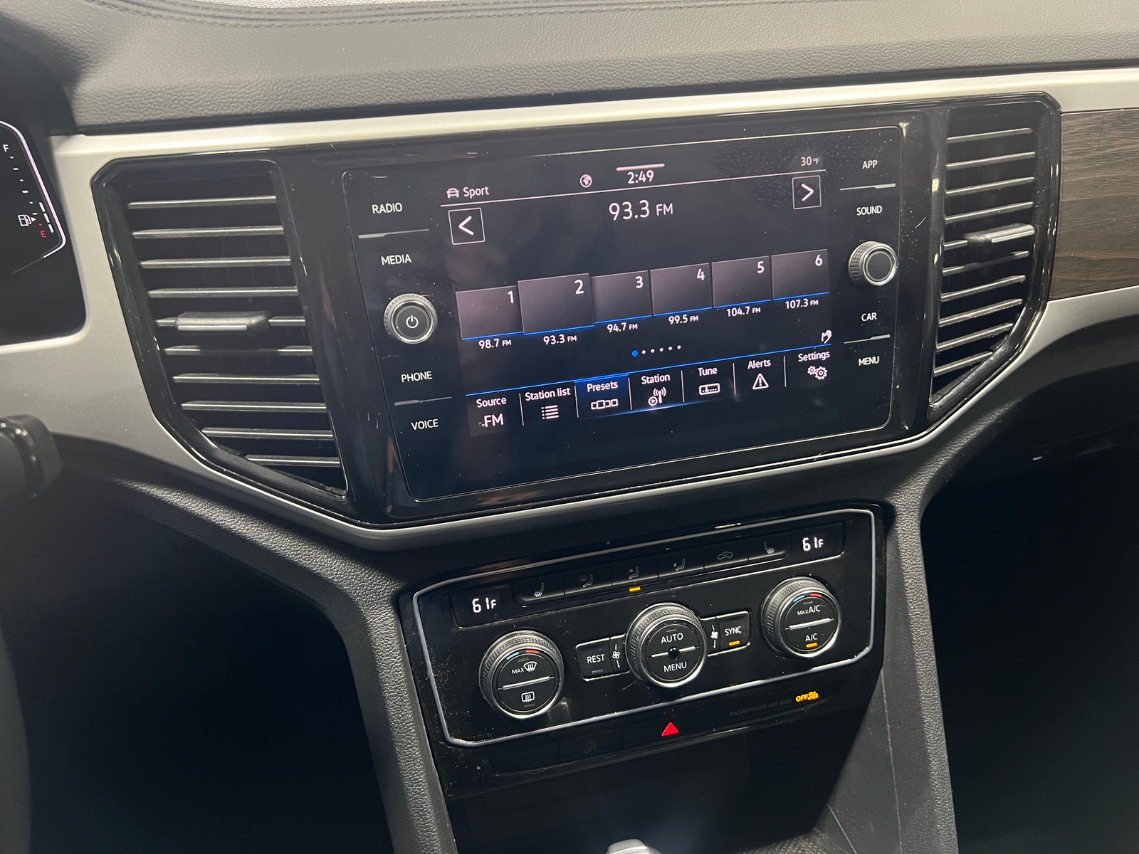 Thumbnail: 2023 Volkswagen Atlas - 3