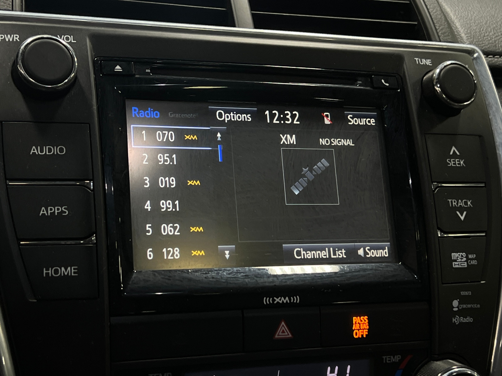 Thumbnail: 2016 Toyota Camry - 3