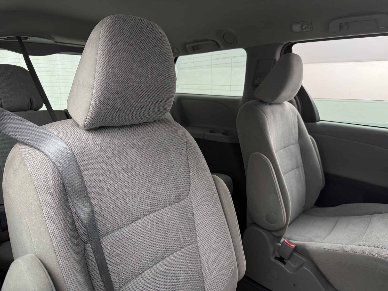 Thumbnail: 2017 Toyota Sienna - 6