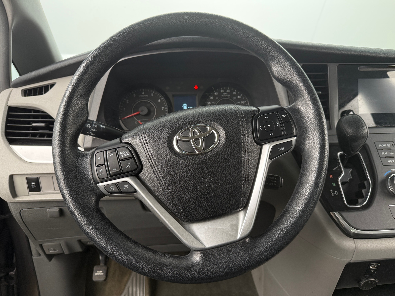 Thumbnail: 2017 Toyota Sienna - 5