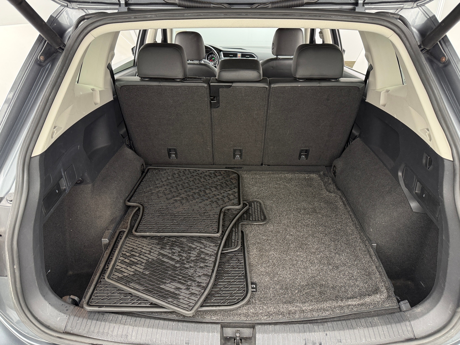 Thumbnail: 2018 Volkswagen Tiguan - 6