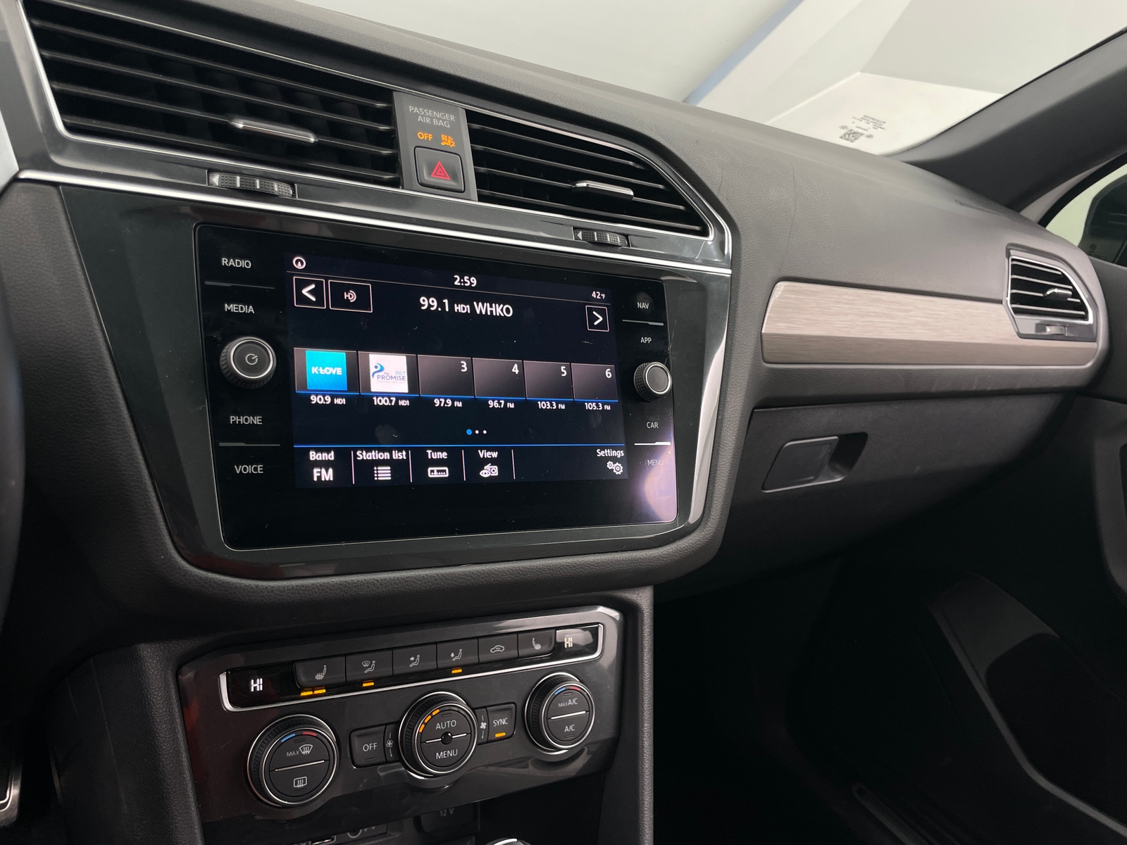 Thumbnail: 2019 Volkswagen Tiguan - 3