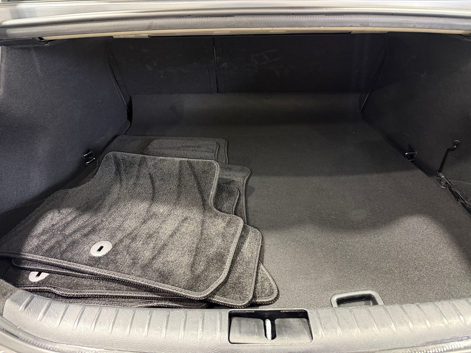 Thumbnail: 2025 Genesis G70 - 6