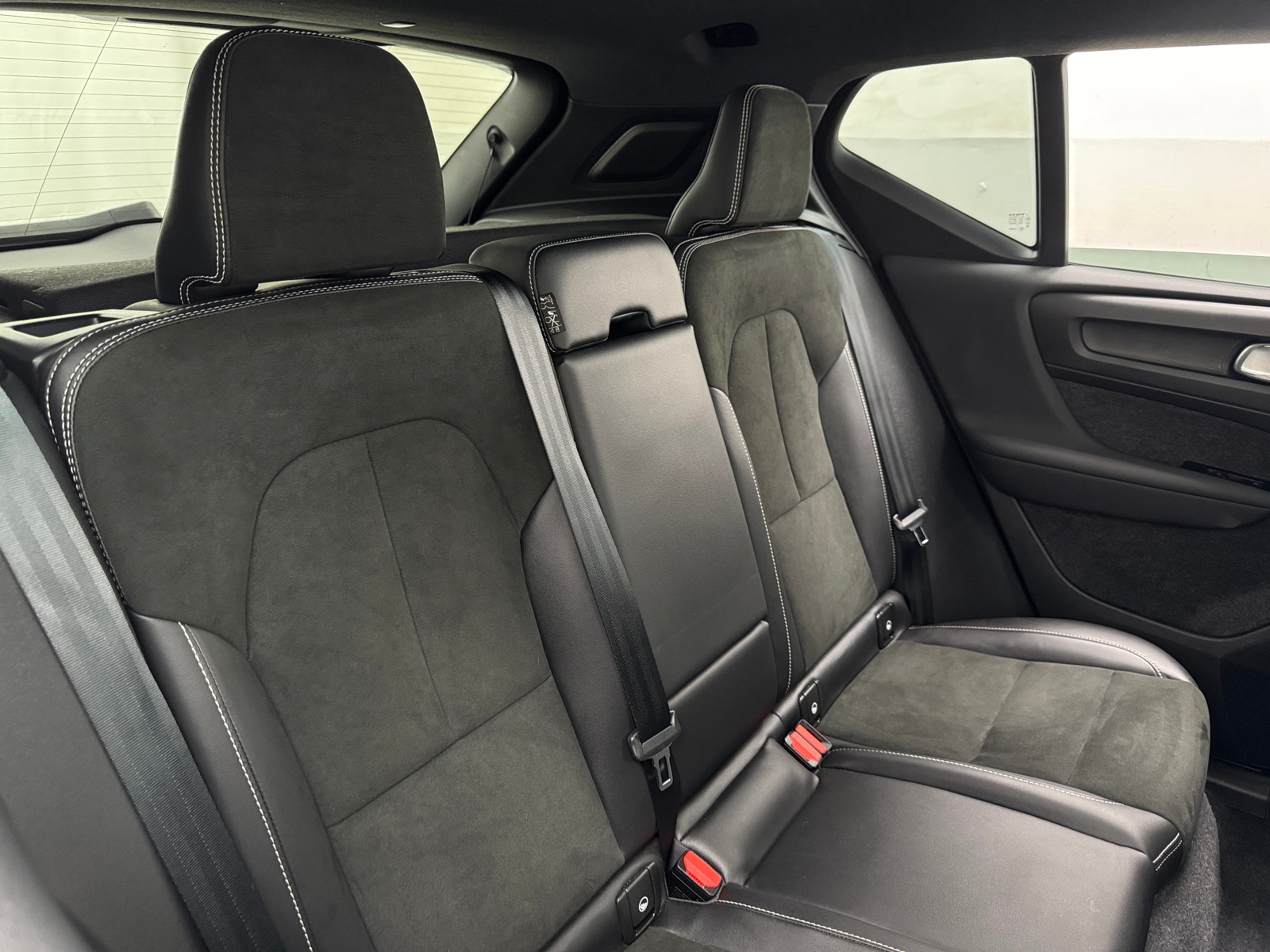 Thumbnail: 2022 Volvo XC40 - 5