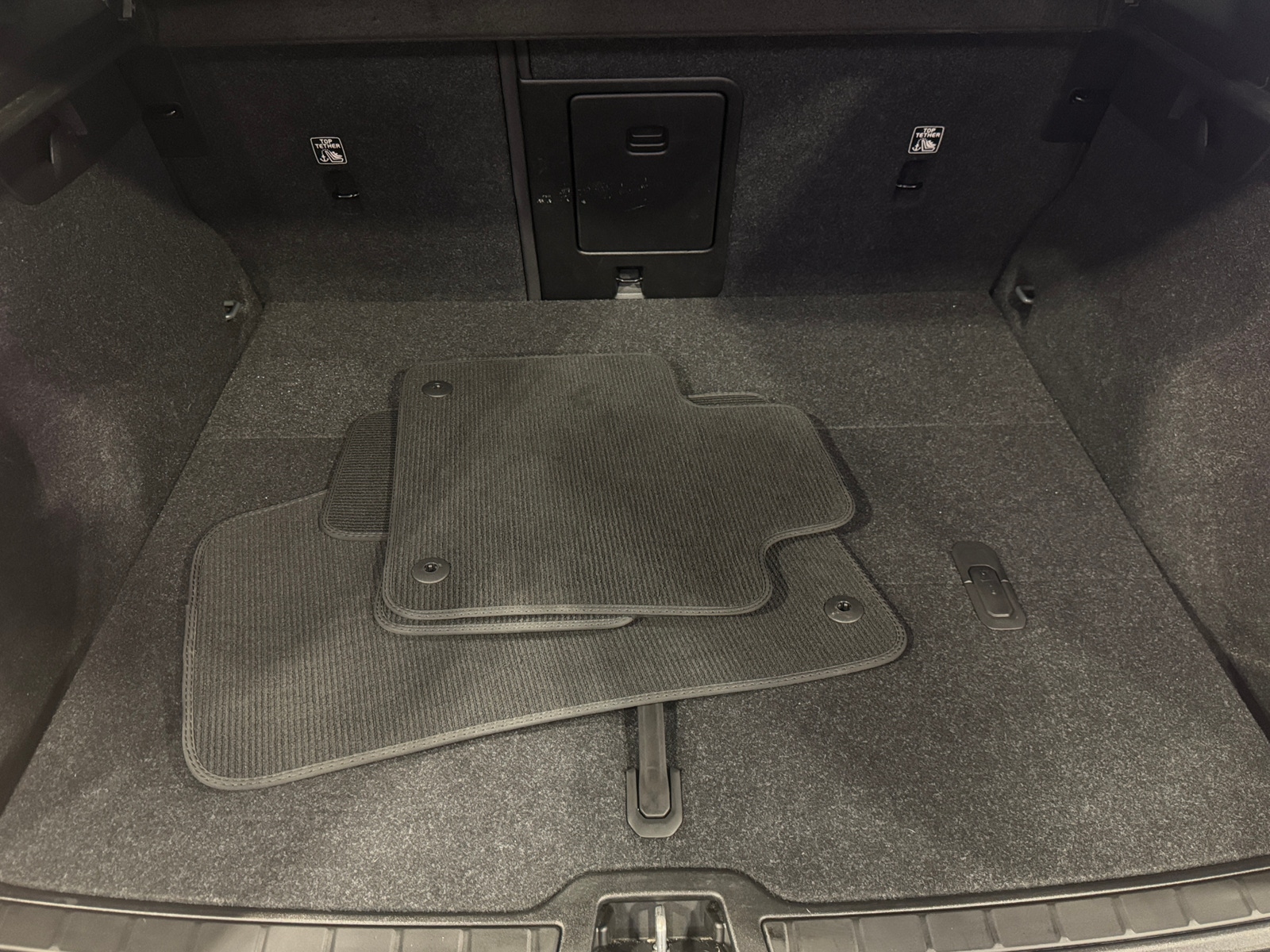 Thumbnail: 2022 Volvo XC40 - 6