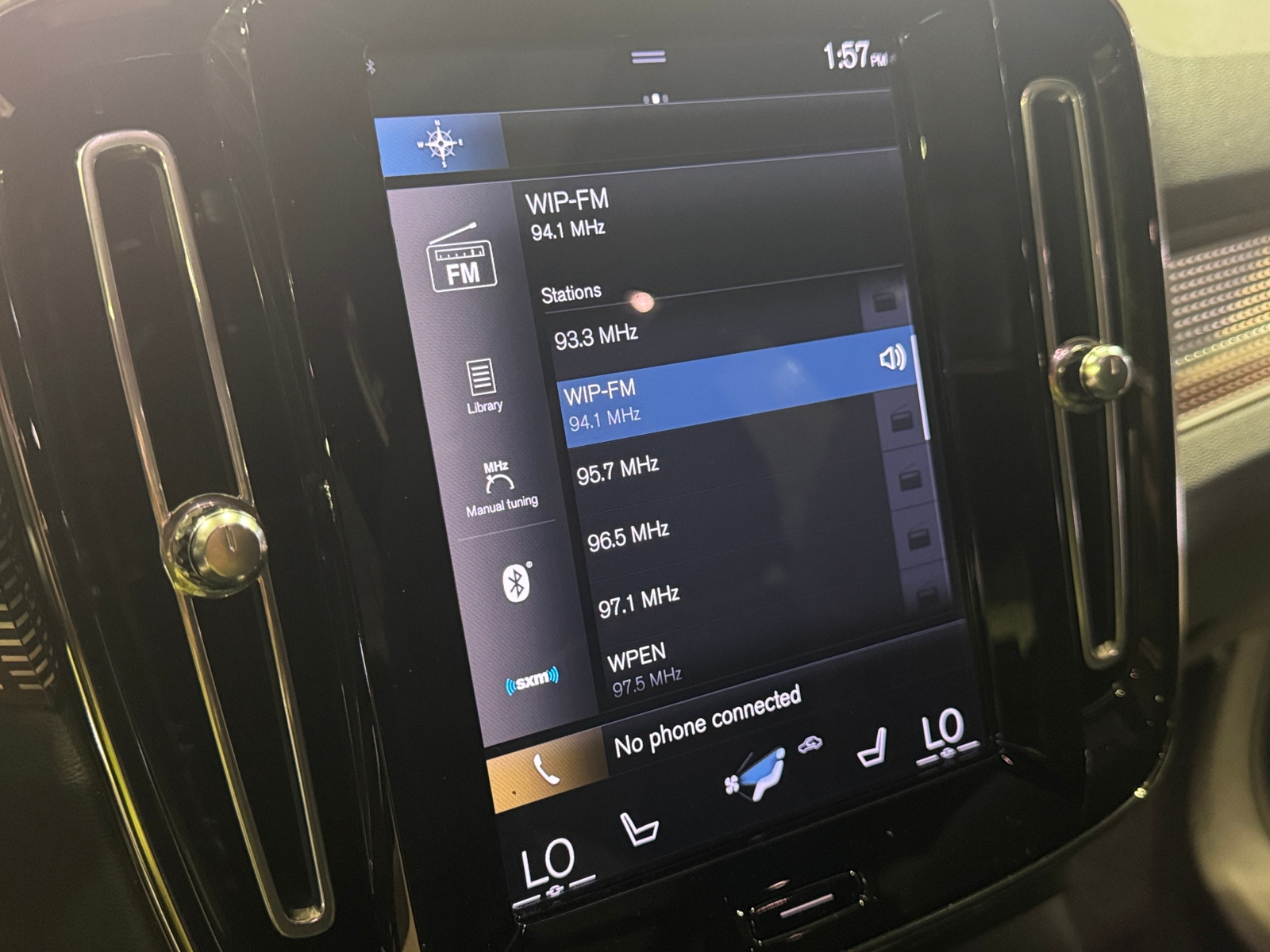 Thumbnail: 2022 Volvo XC40 - 3