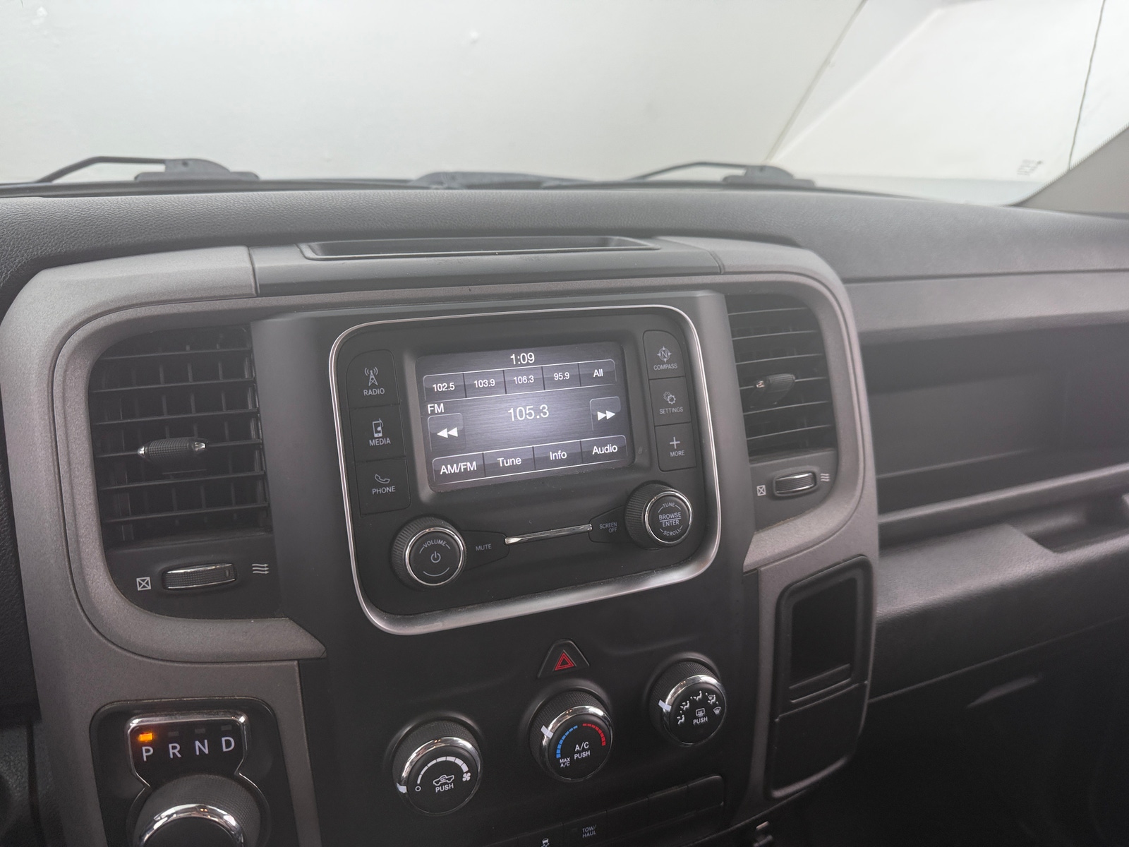 Thumbnail: 2021 RAM 1500 Classic - 4