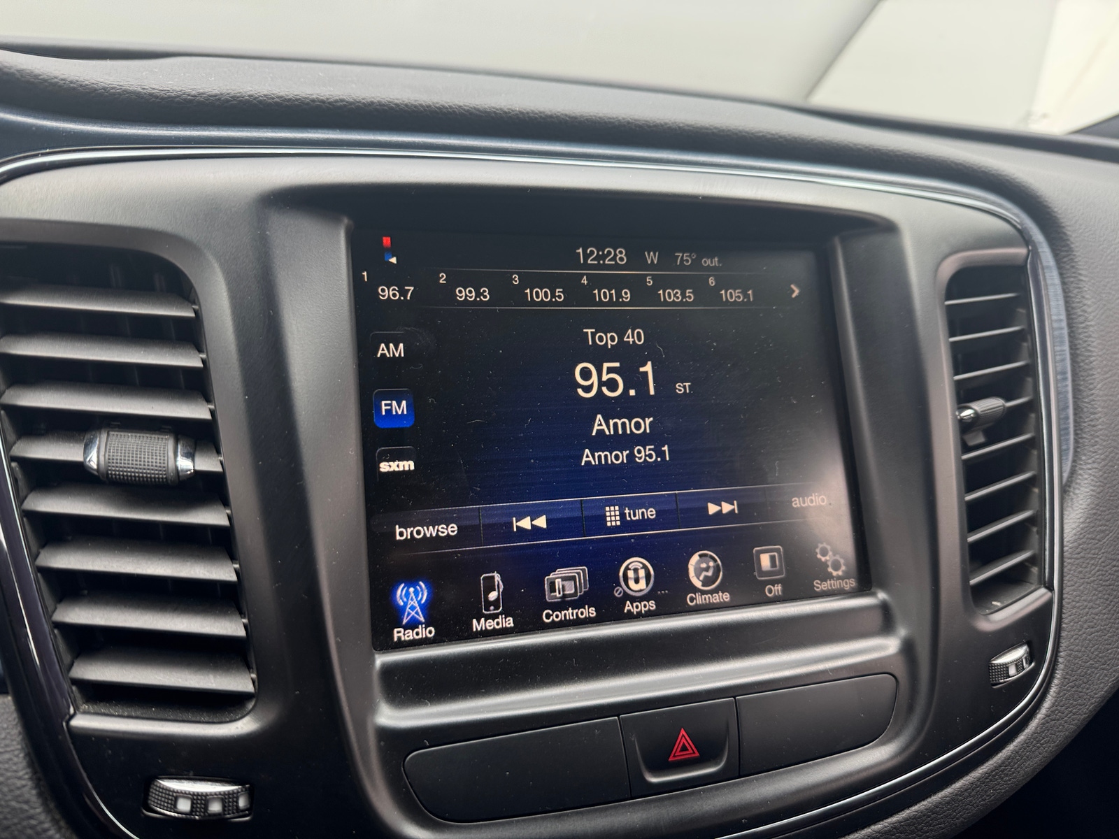 Thumbnail: 2016 Chrysler 200 - 4