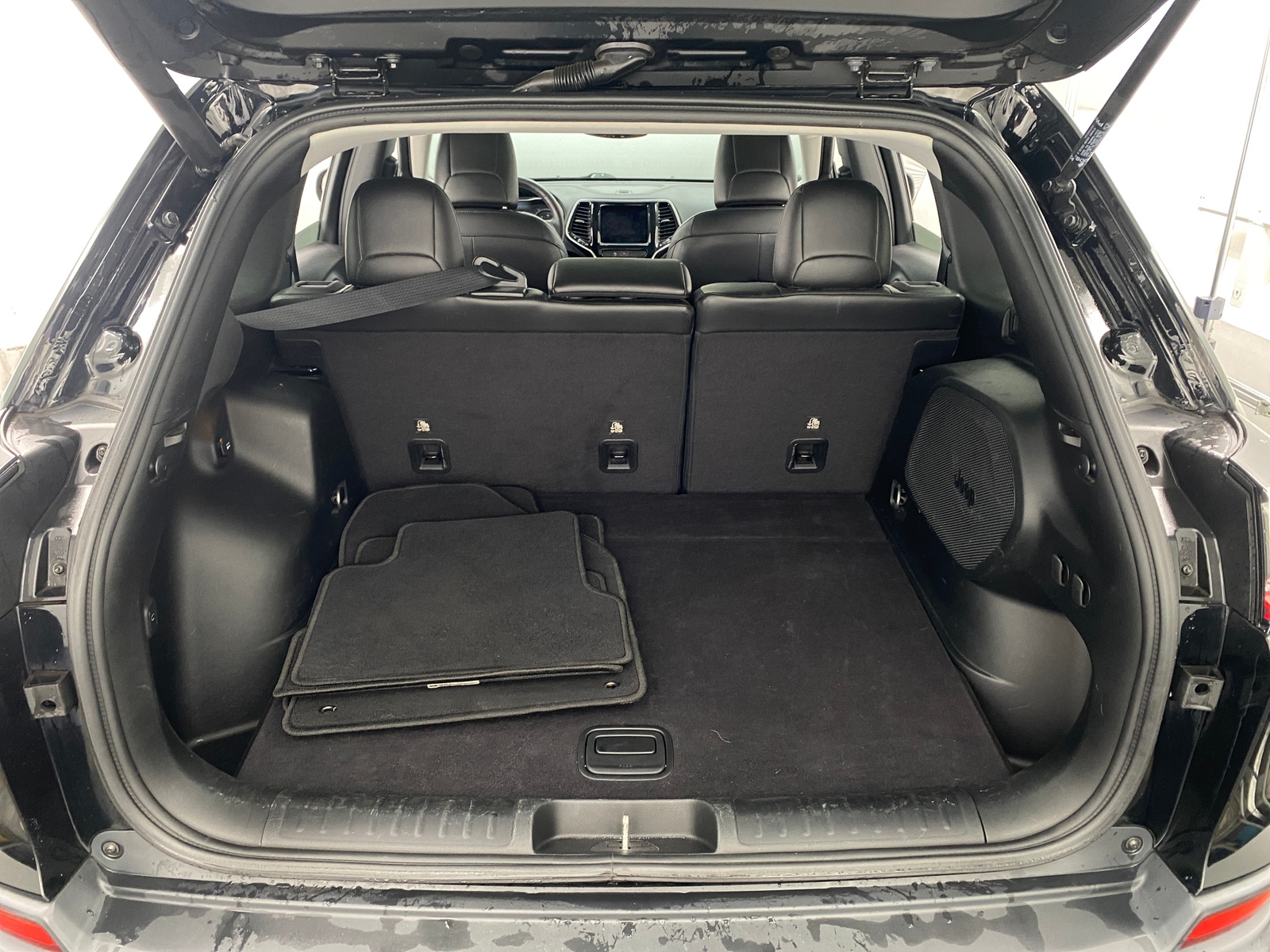 Thumbnail: 2019 Jeep Cherokee - 6