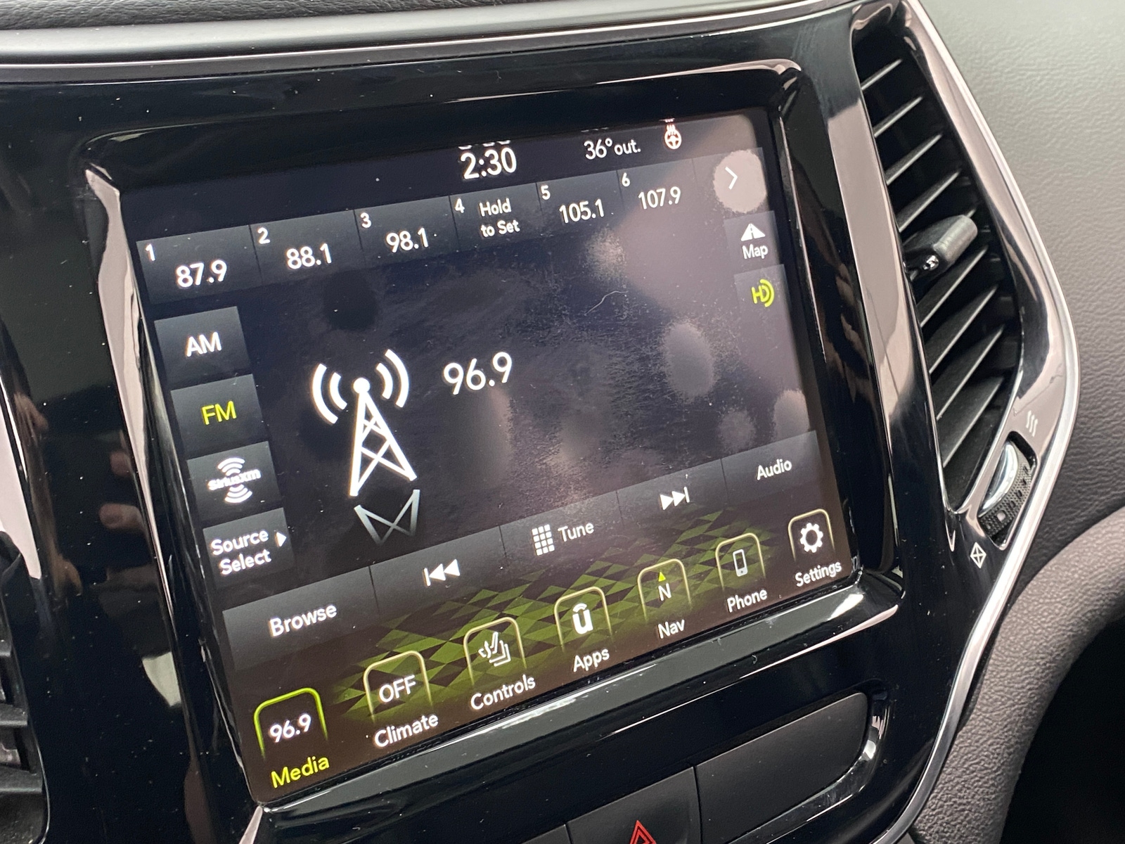 Thumbnail: 2019 Jeep Cherokee - 3