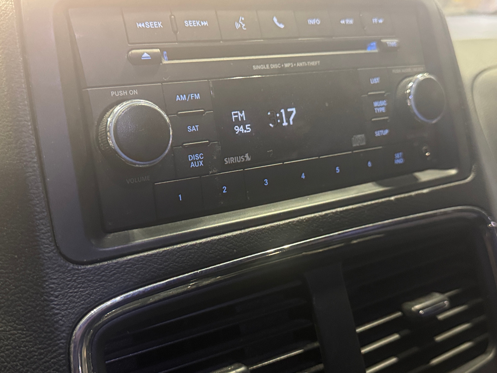 Thumbnail: 2016 Dodge Grand Caravan - 3