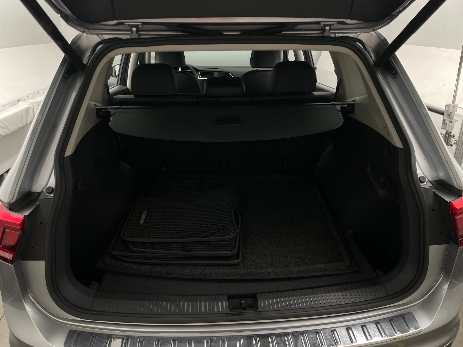 Thumbnail: 2020 Volkswagen Tiguan - 6