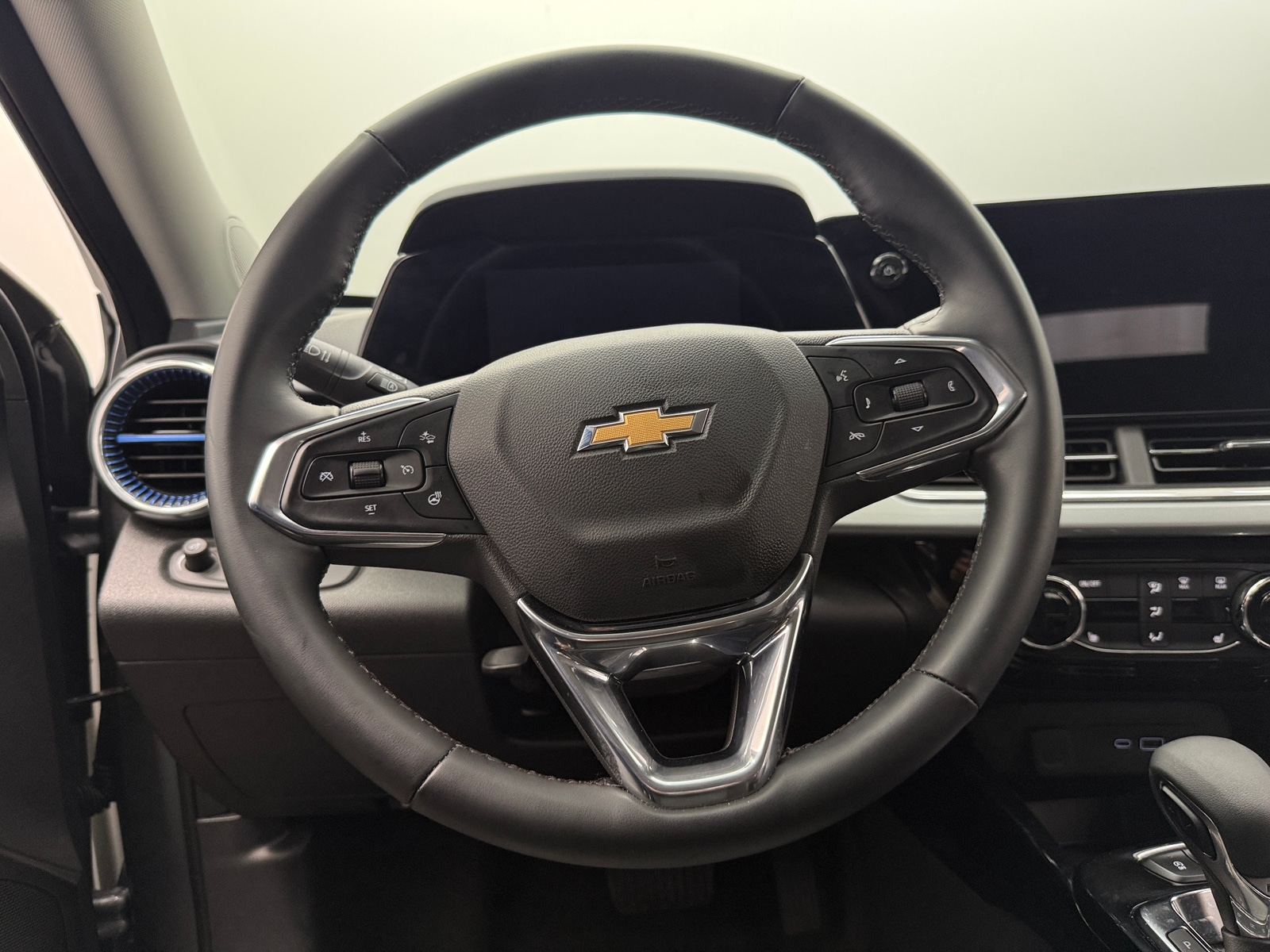 Thumbnail: 2025 Chevrolet Trax - 5