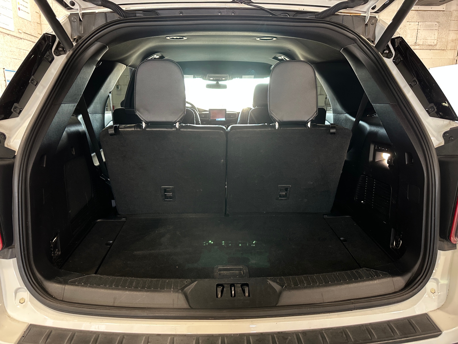 Thumbnail: 2021 Ford Explorer - 6