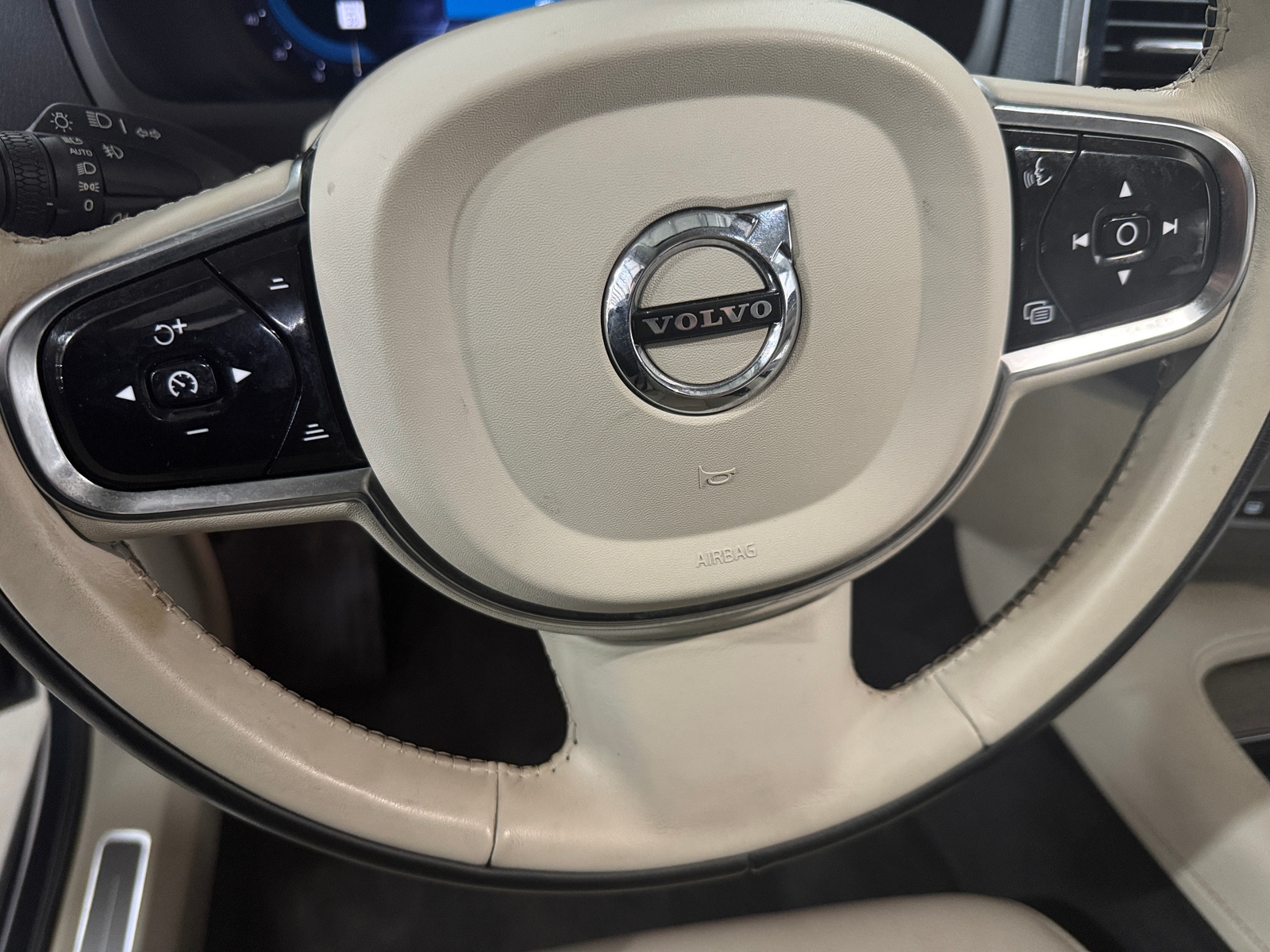 Thumbnail: 2023 Volvo XC90 - 4