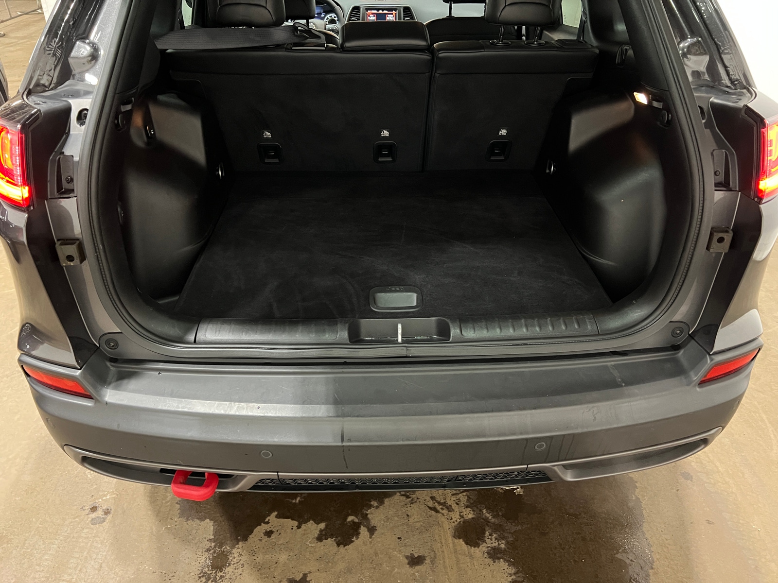 Thumbnail: 2021 Jeep Cherokee - 6