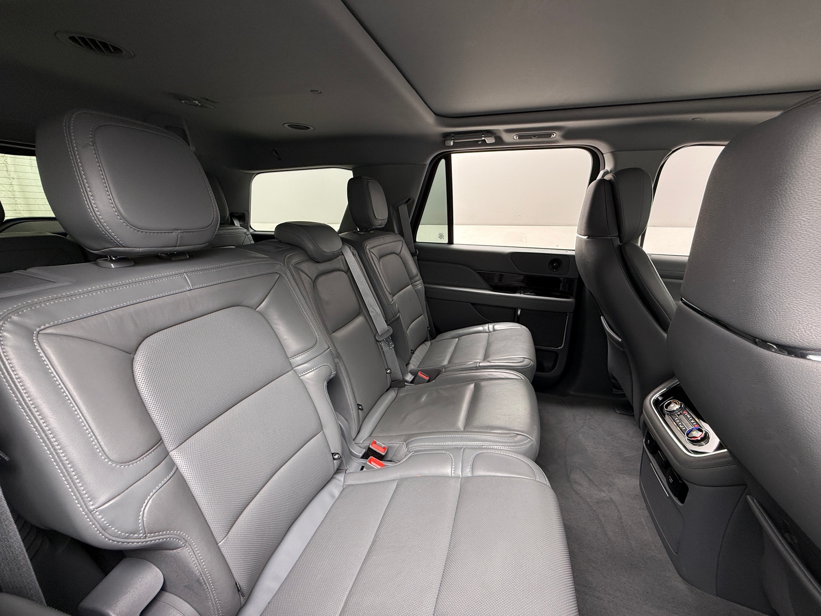 Thumbnail: 2021 Lincoln Navigator - 5