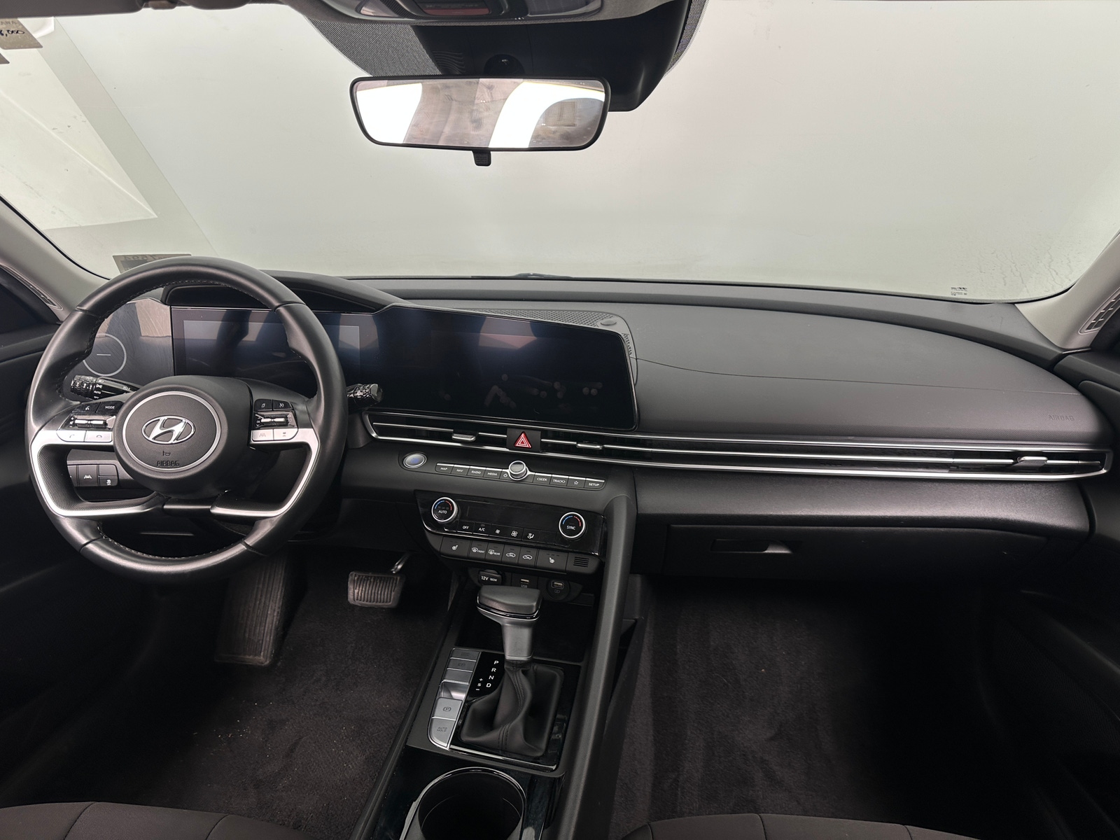 Thumbnail: 2023 Hyundai Elantra - 3