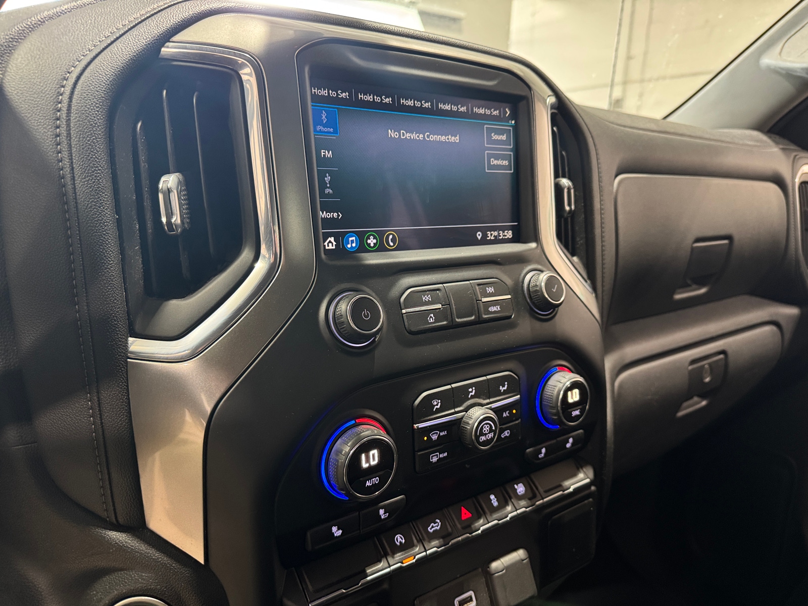 Thumbnail: 2019 Chevrolet Silverado 1500 - 4