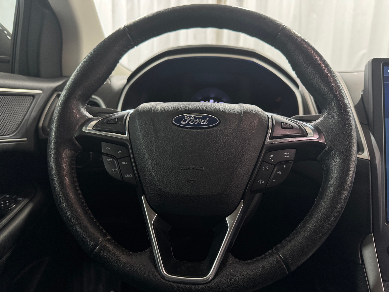 Thumbnail: 2021 Ford Edge - 4