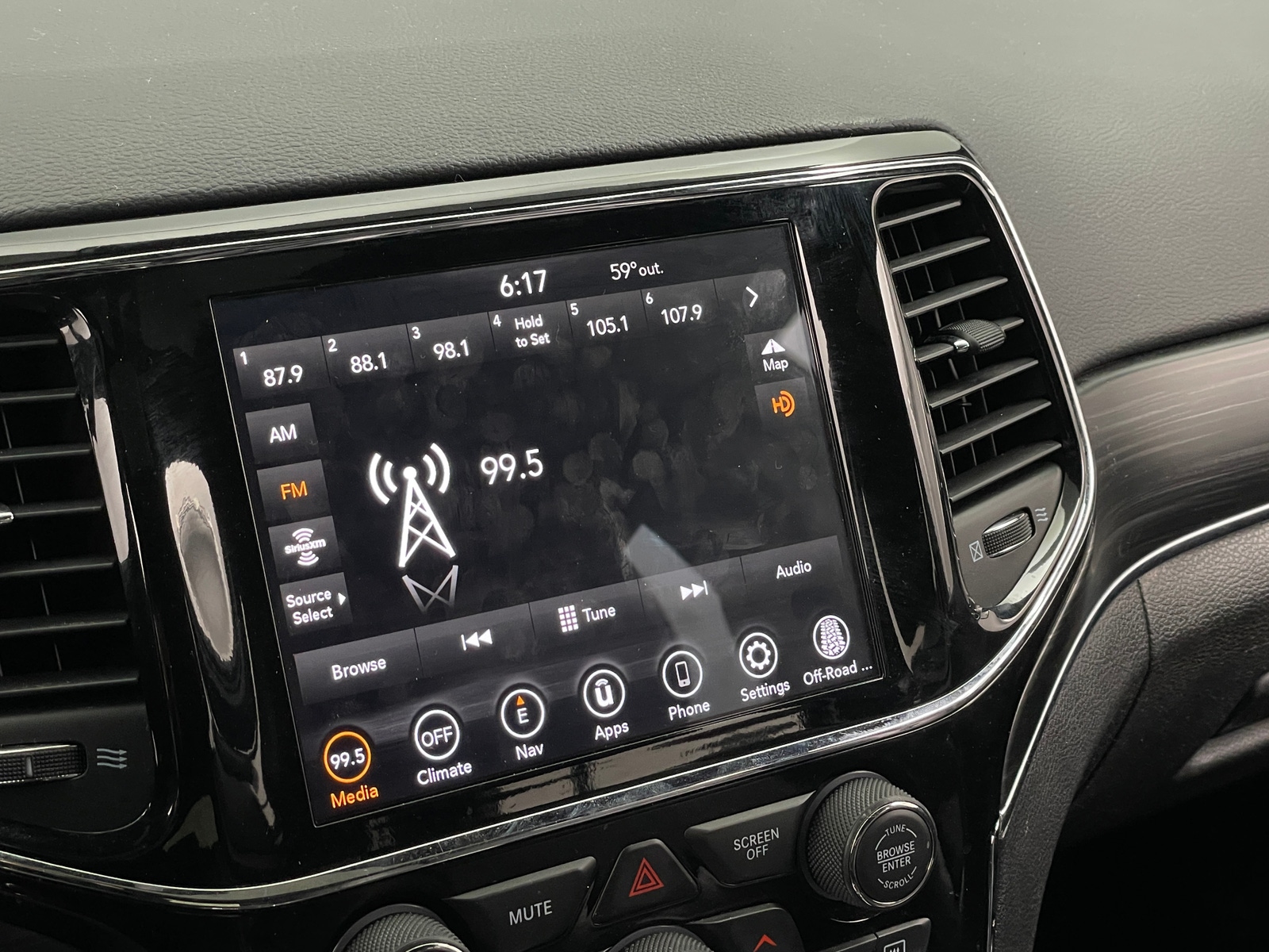 Thumbnail: 2021 Jeep Grand Cherokee - 3