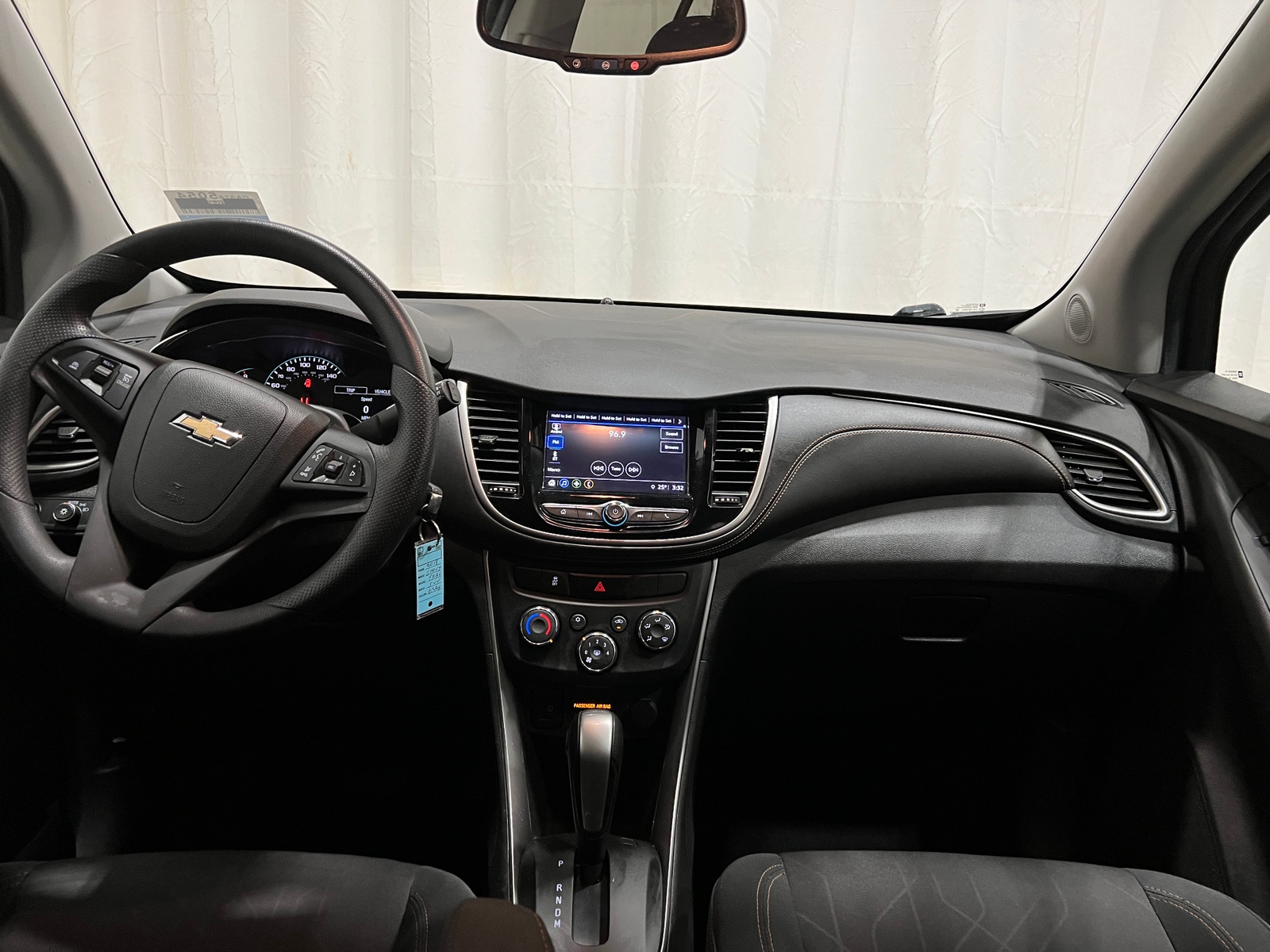 Thumbnail: 2018 Chevrolet Trax - 3