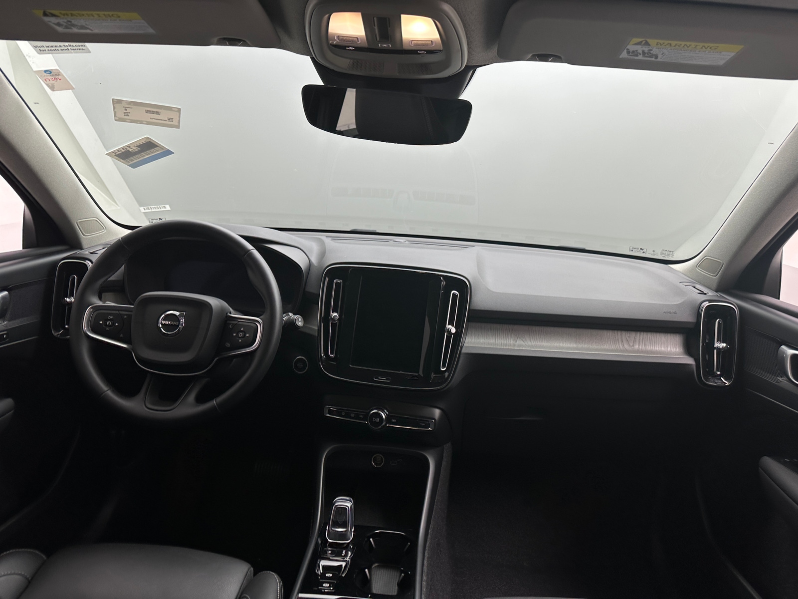 Thumbnail: 2025 Volvo XC40 - 2