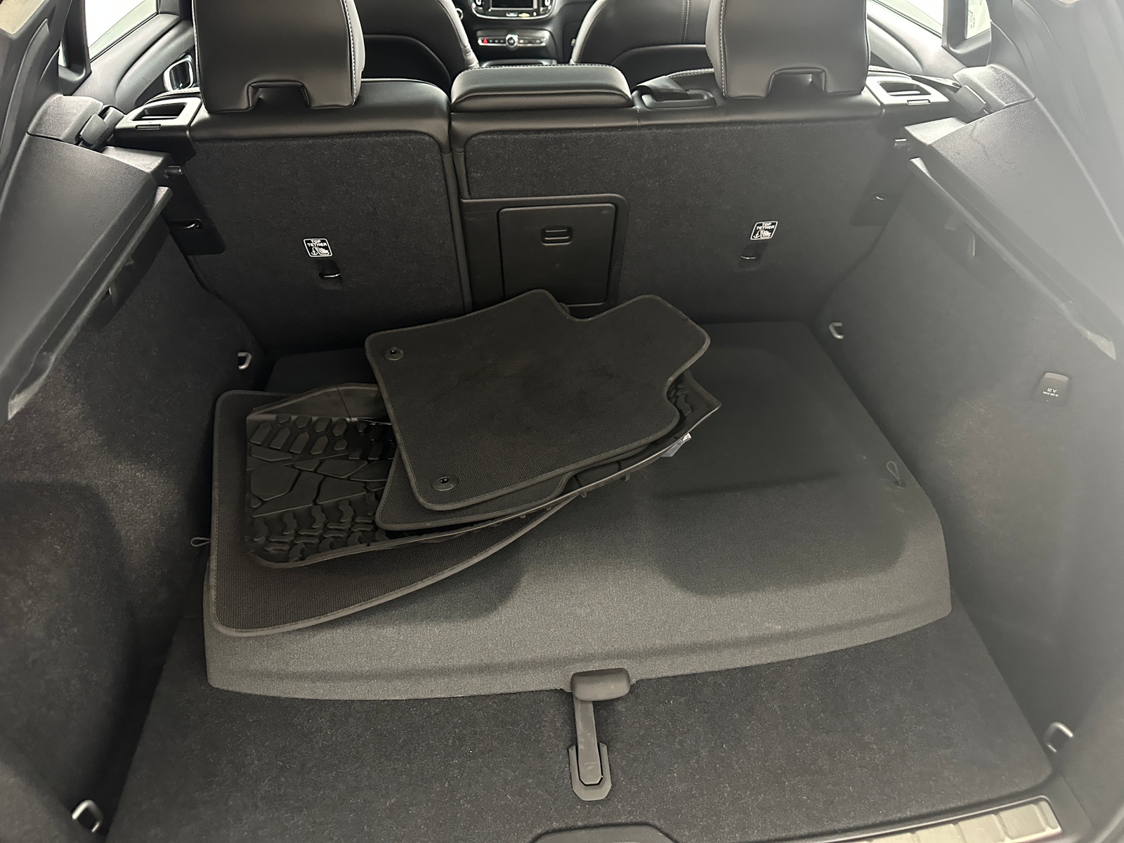 Thumbnail: 2025 Volvo XC40 - 6