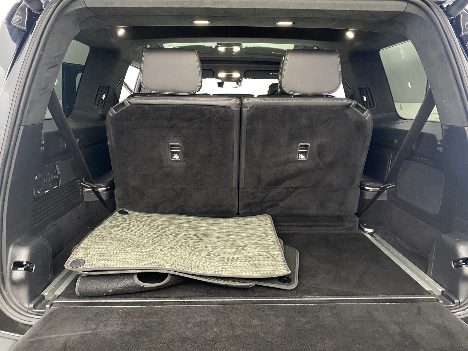 Thumbnail: 2023 Rivian R1S - 6