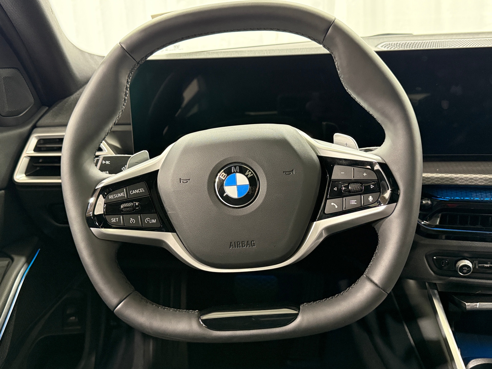 Thumbnail: 2025 BMW 3 Series - 4