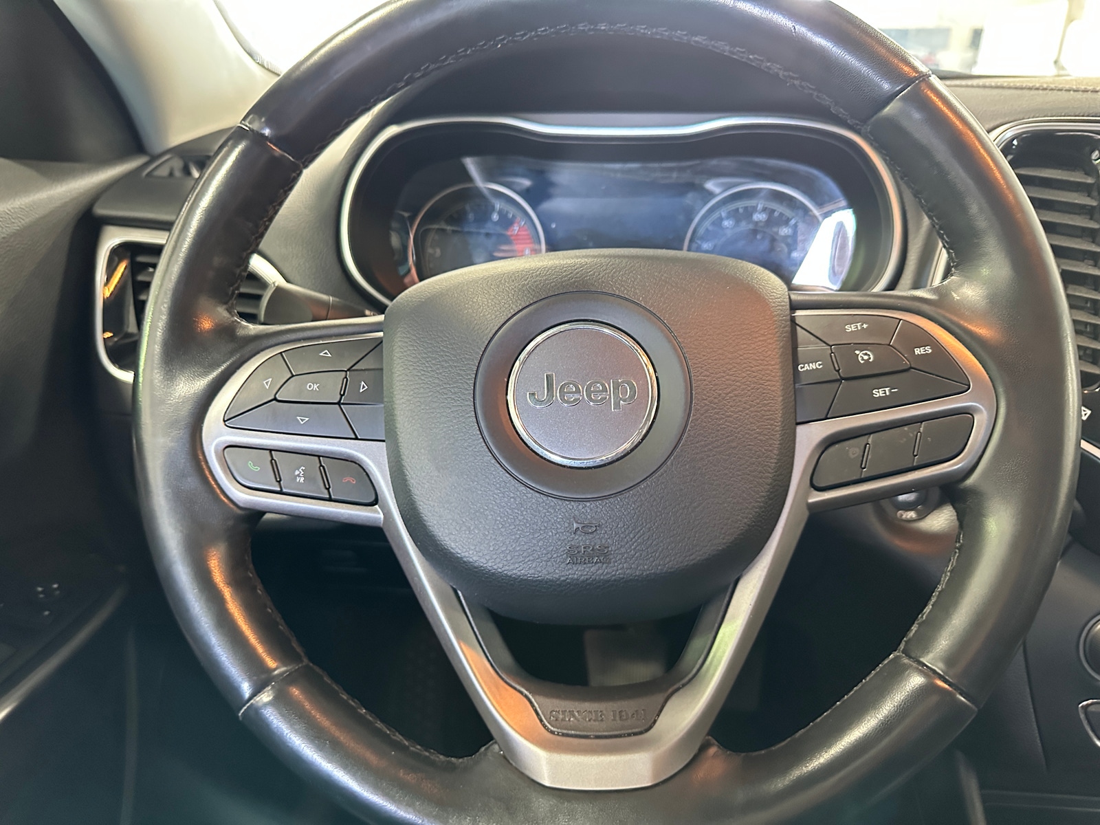 Thumbnail: 2020 Jeep Cherokee - 4