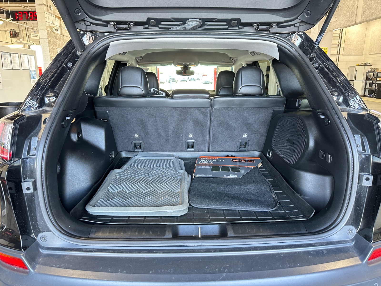 Thumbnail: 2020 Jeep Cherokee - 6