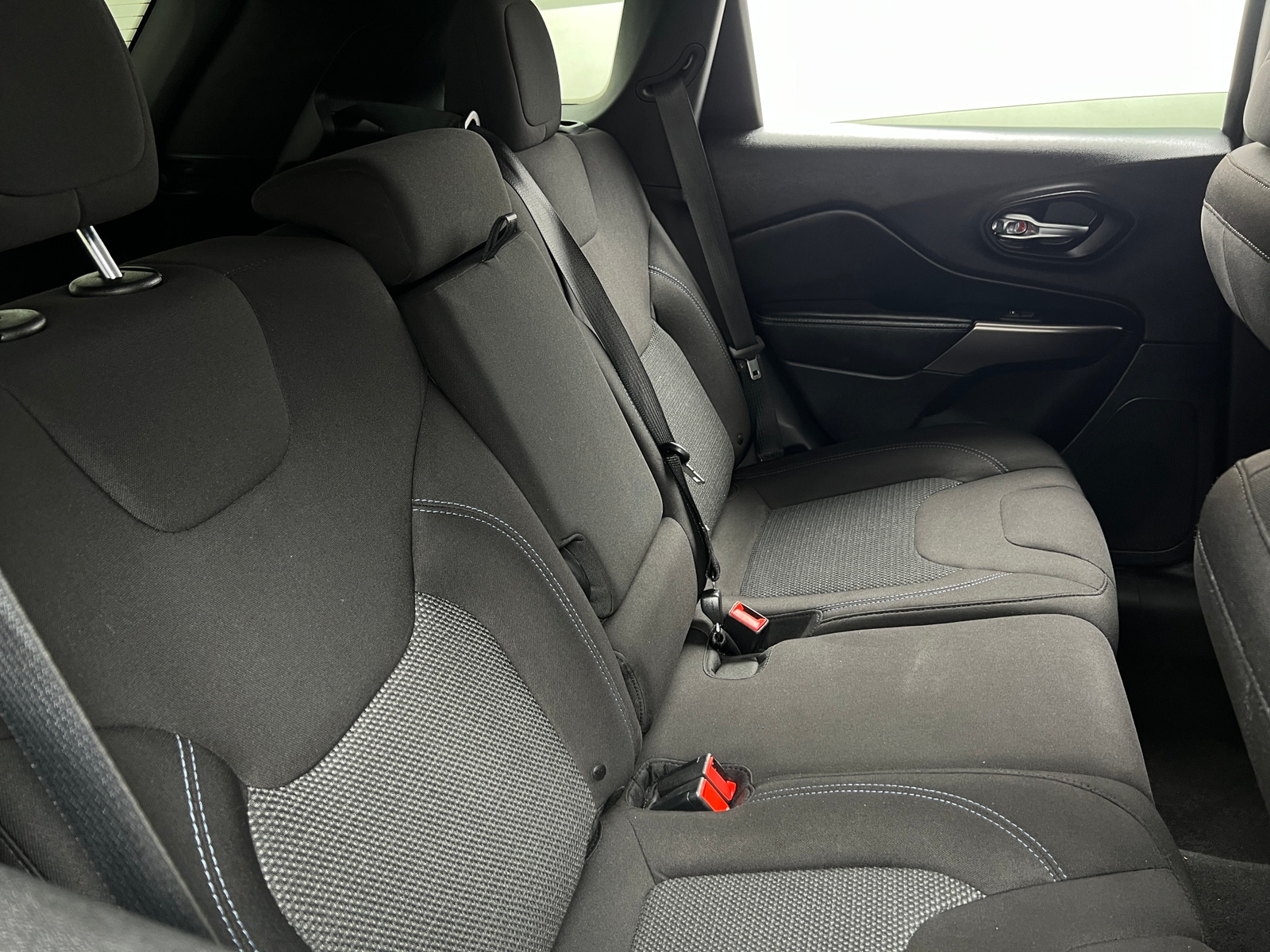 Thumbnail: 2019 Jeep Cherokee - 6