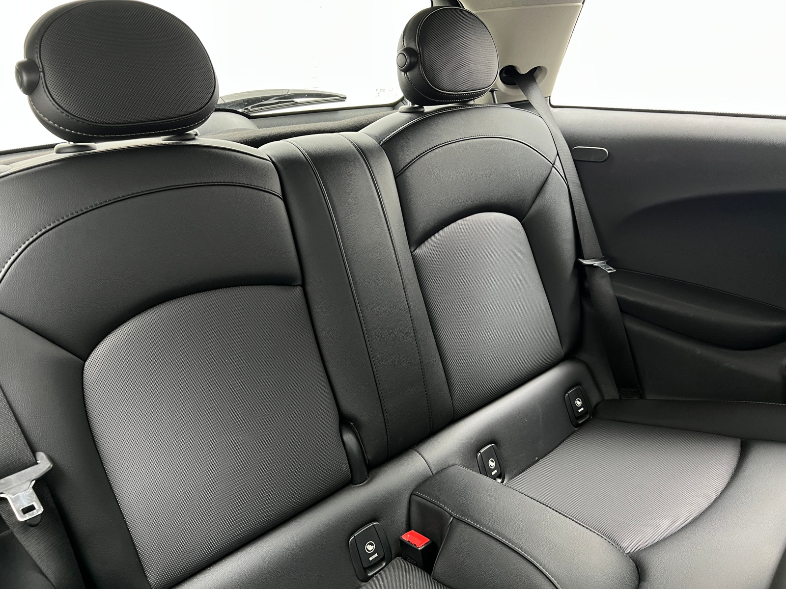 Thumbnail: 2015 MINI Cooper Hardtop - 5