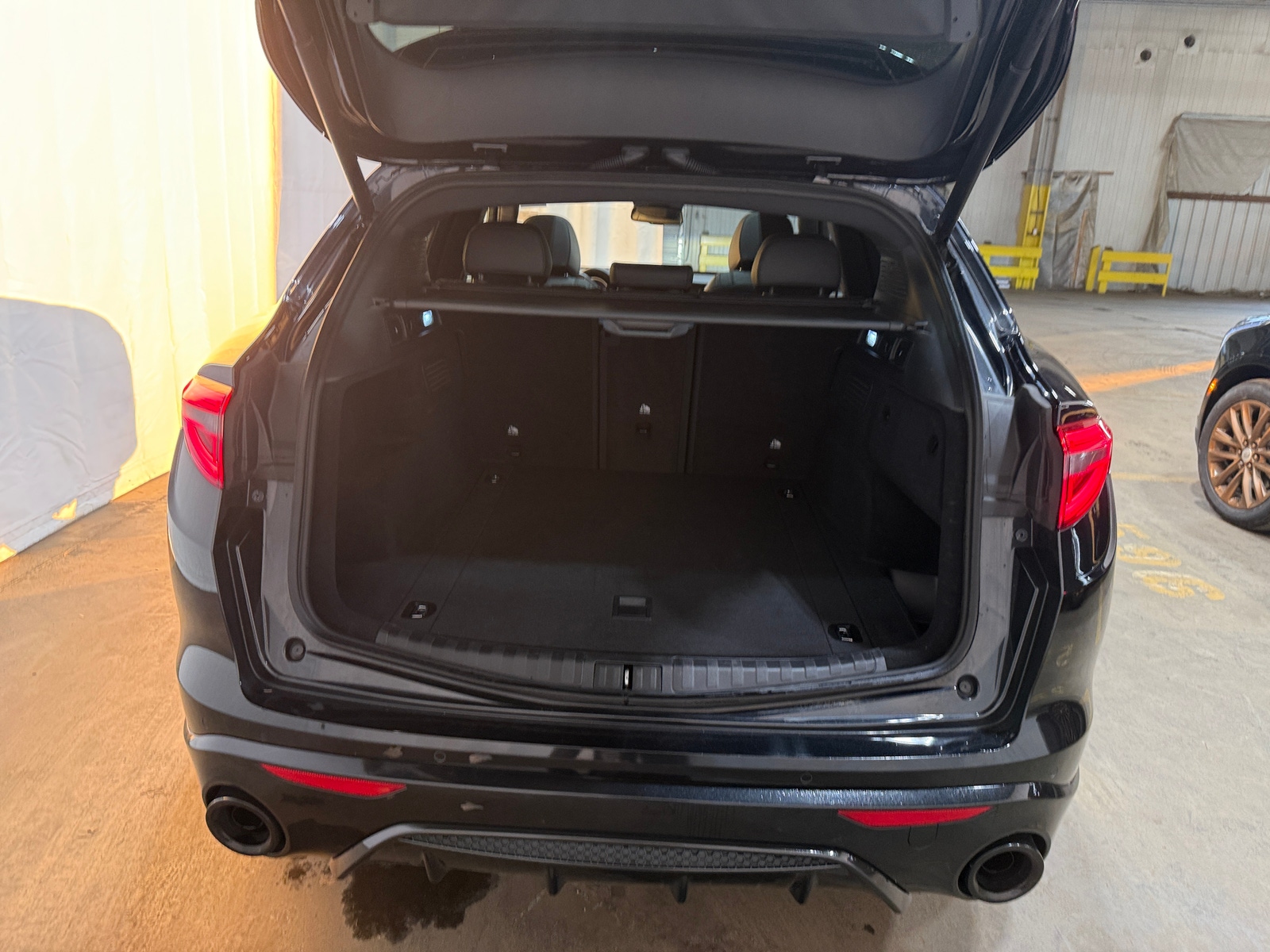 Thumbnail: 2023 Alfa Romeo Stelvio - 6