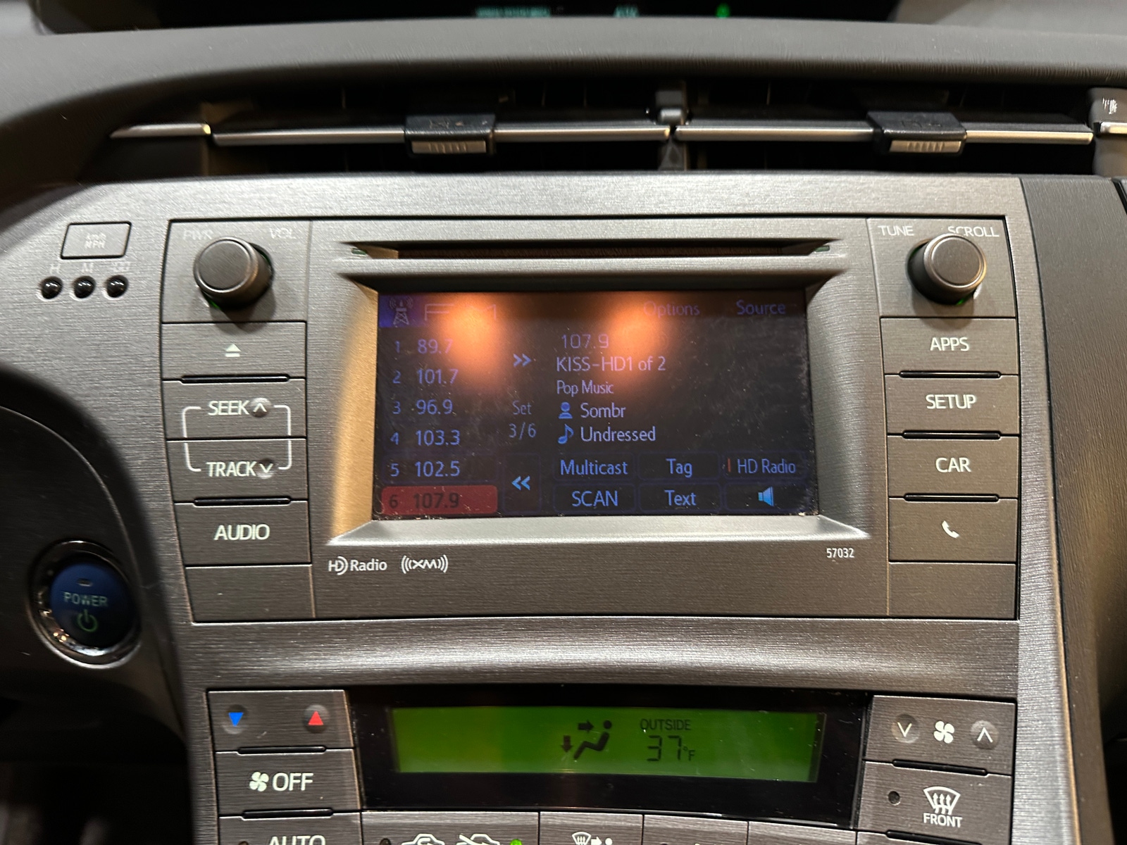 Thumbnail: 2015 Toyota Prius - 4