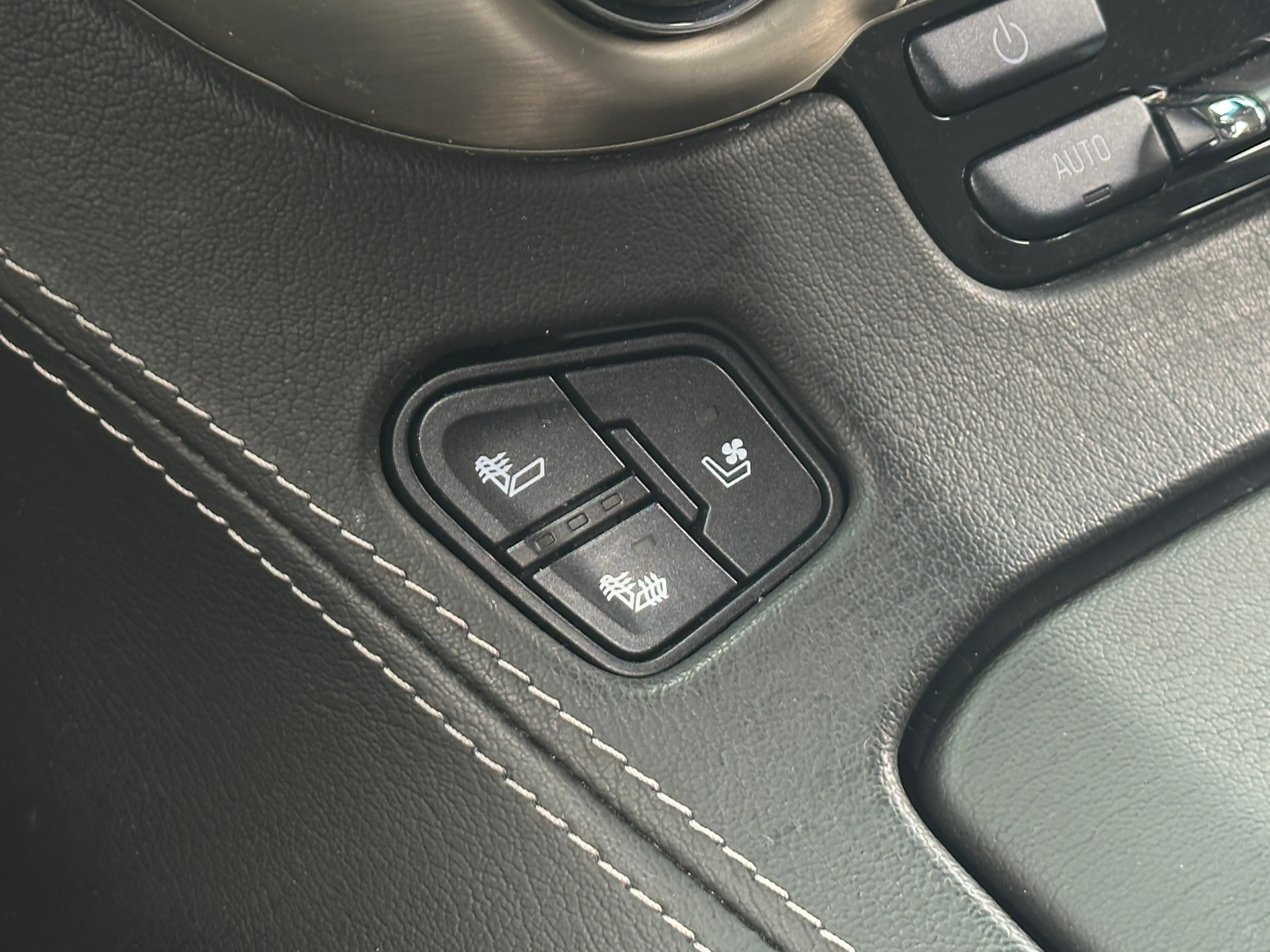 2018 GMC Yukon Denali - Photo 21