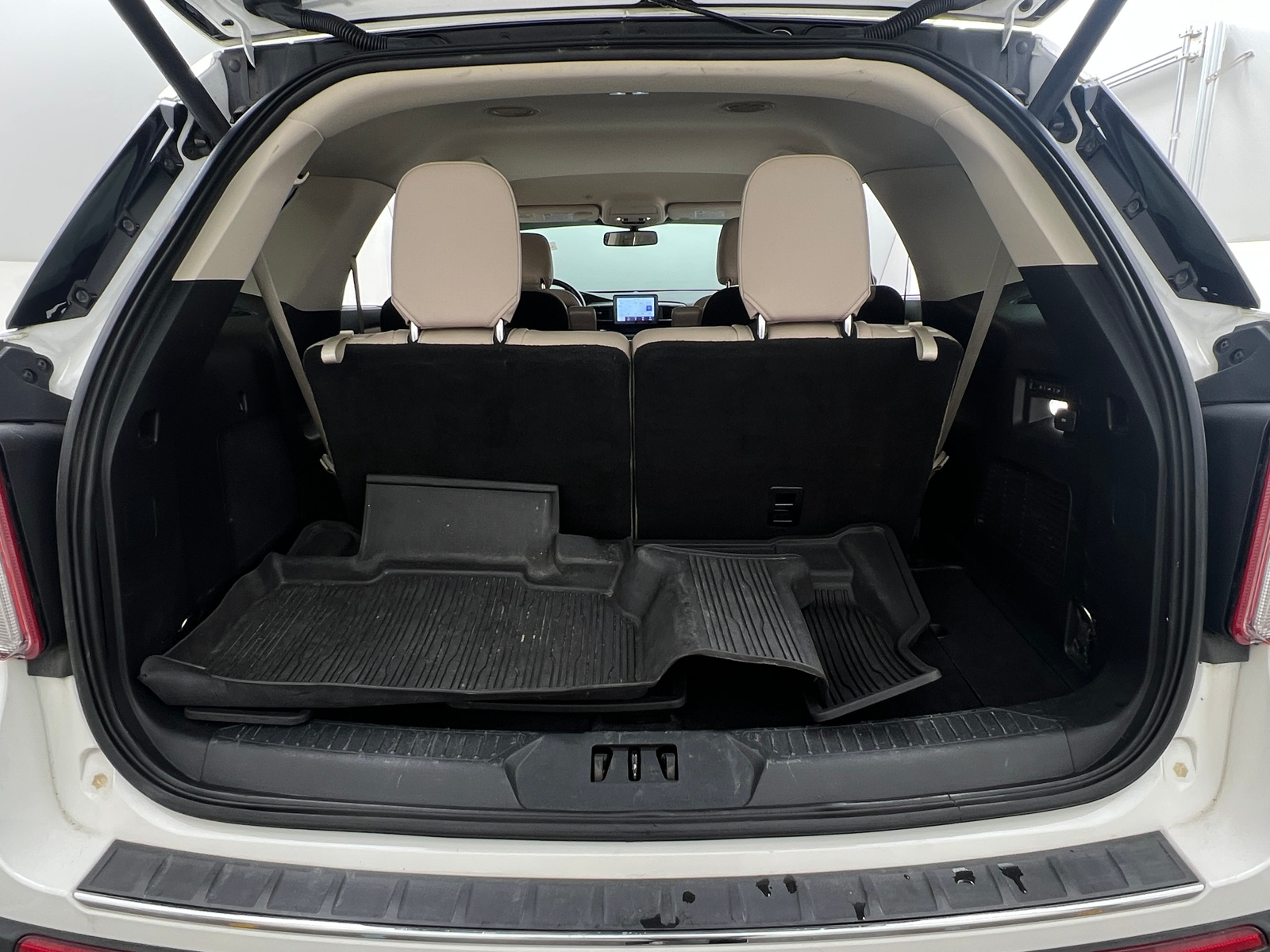 Thumbnail: 2020 Ford Explorer - 6