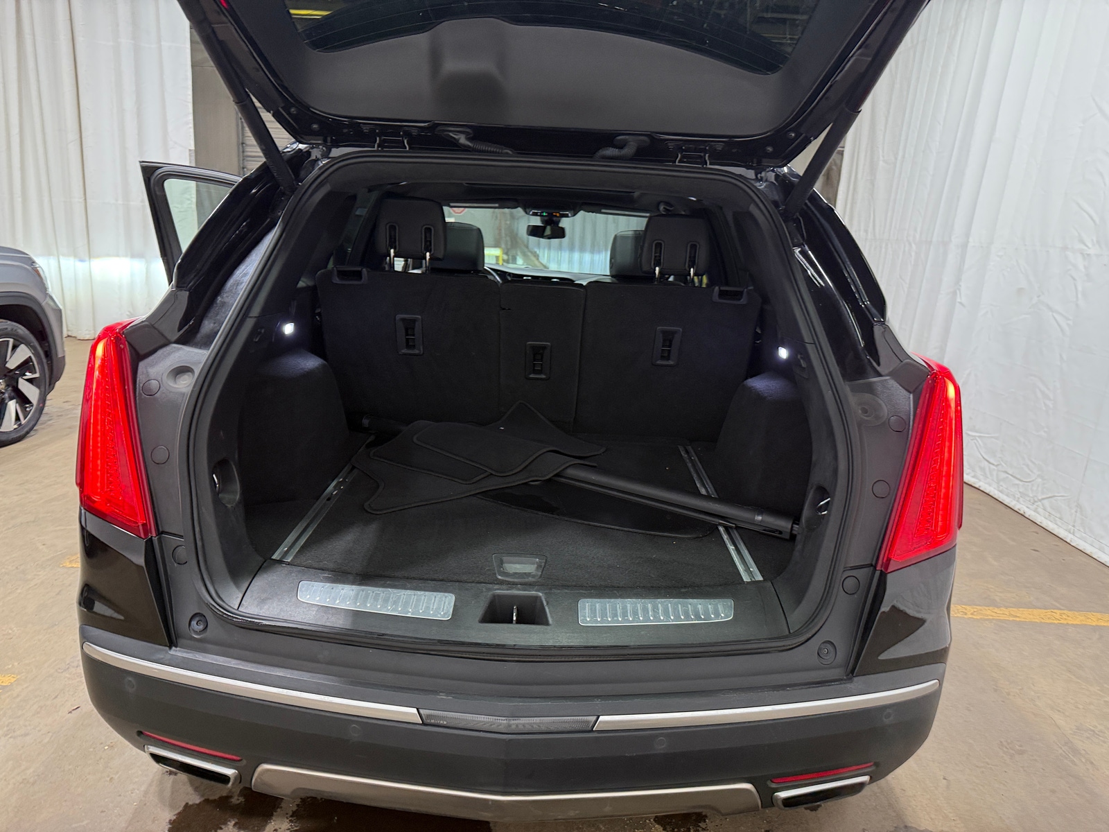 Thumbnail: 2018 Cadillac XT5 - 6