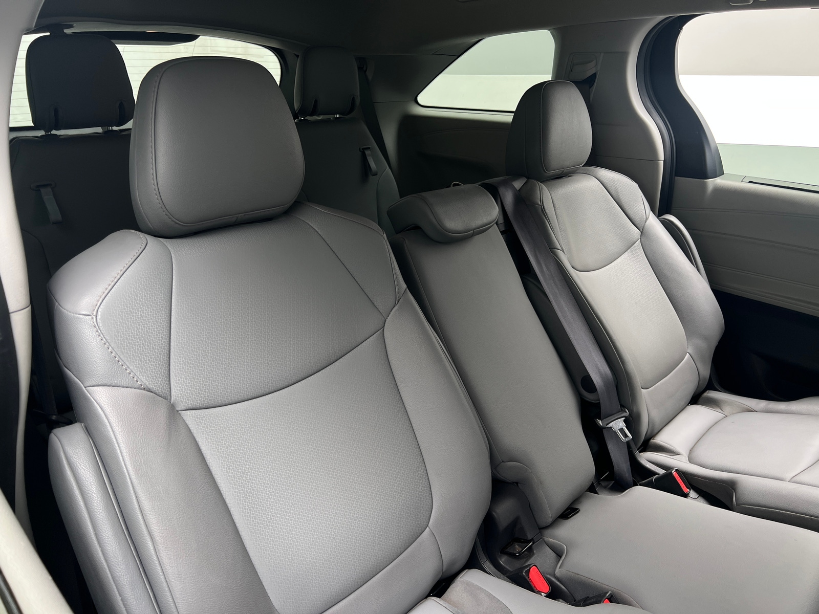 Thumbnail: 2022 Toyota Sienna - 5