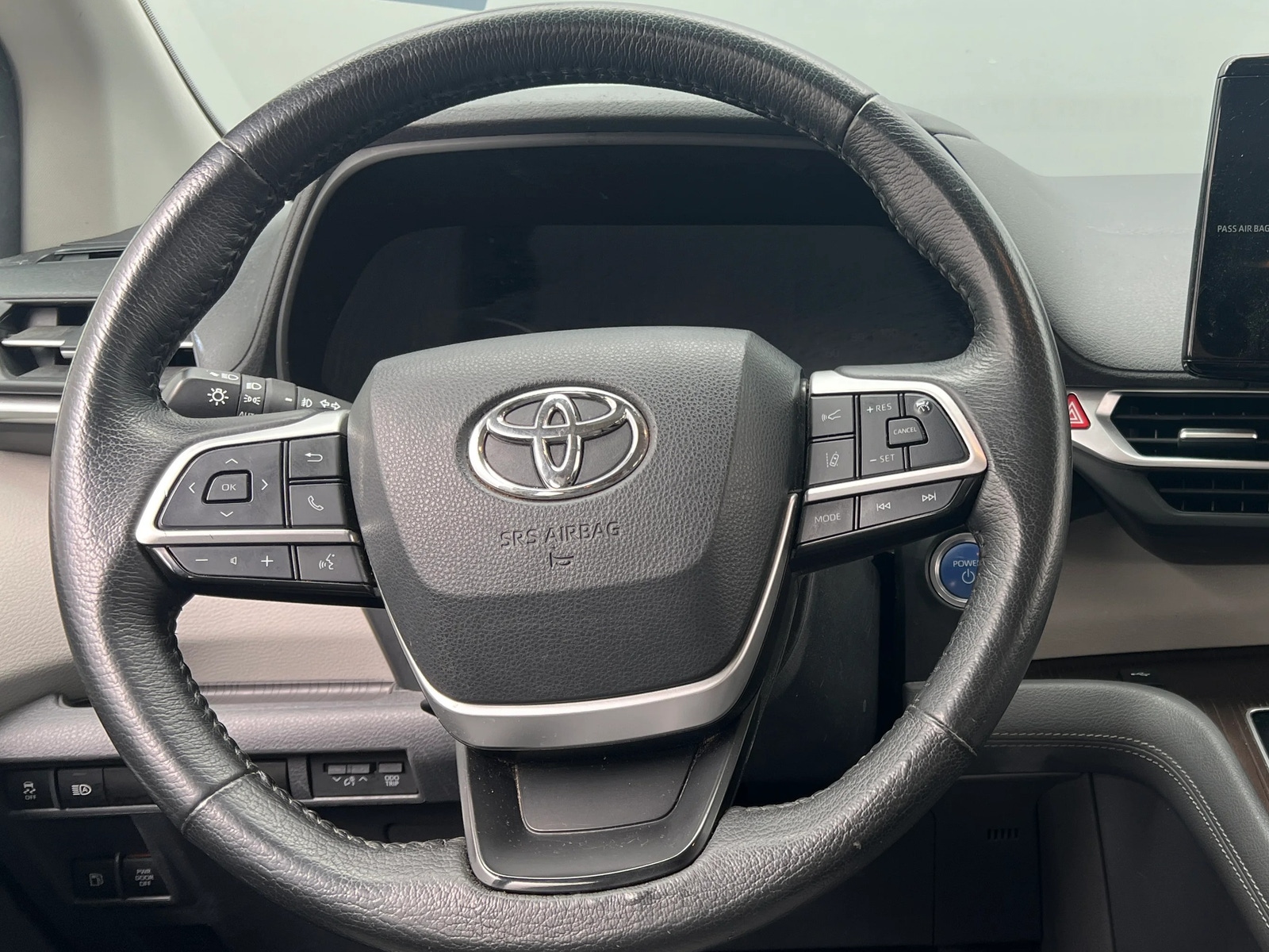 Thumbnail: 2022 Toyota Sienna - 4