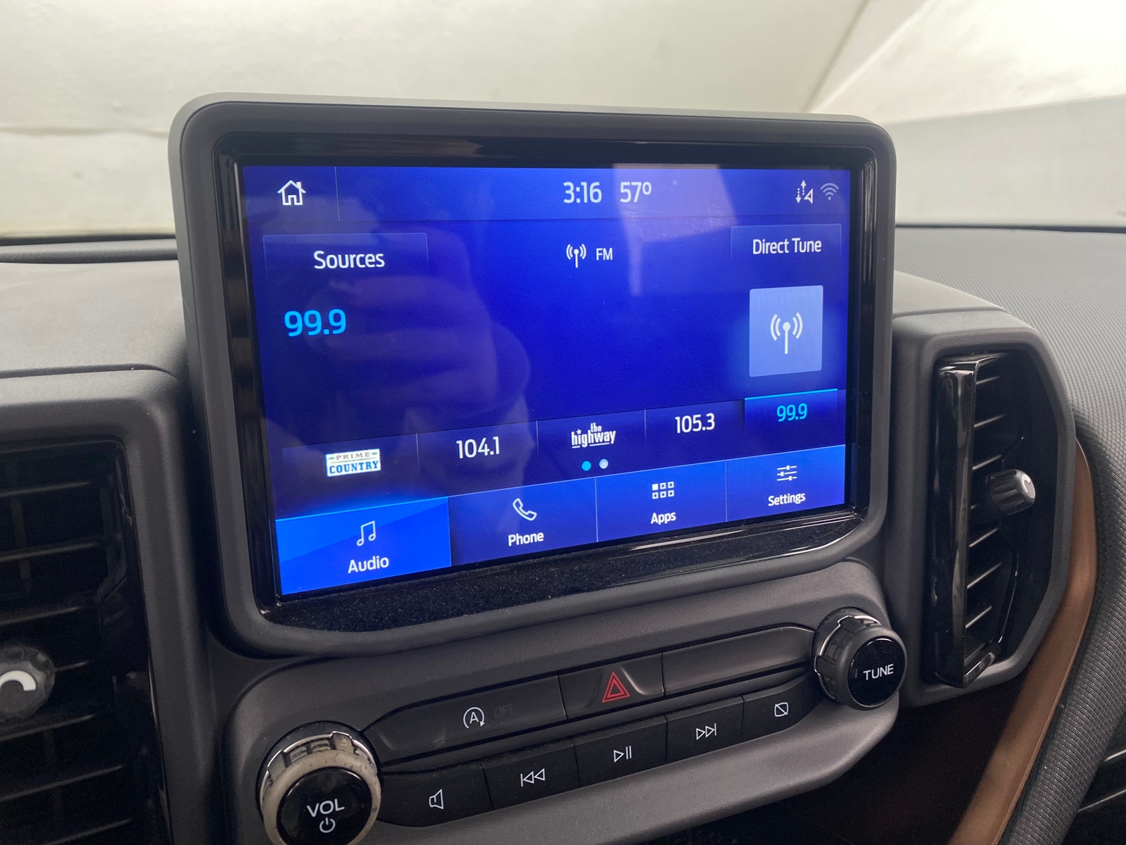 Thumbnail: 2021 Ford Bronco Sport - 3