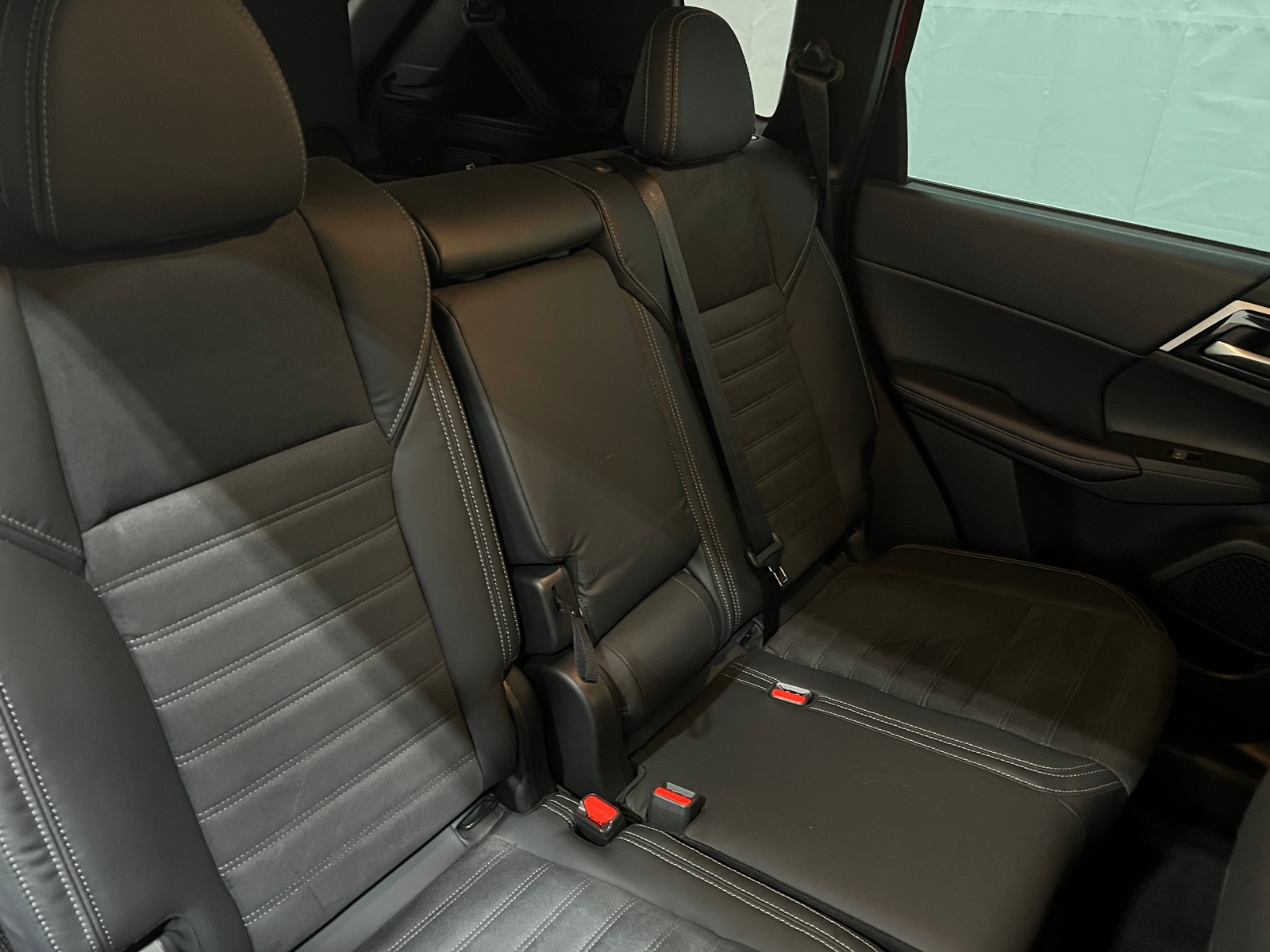 Thumbnail: 2023 Mitsubishi Outlander - 5