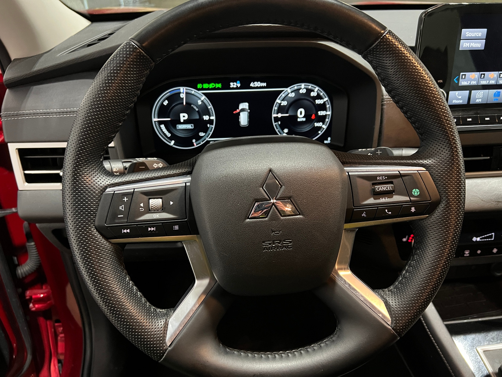 Thumbnail: 2023 Mitsubishi Outlander - 4