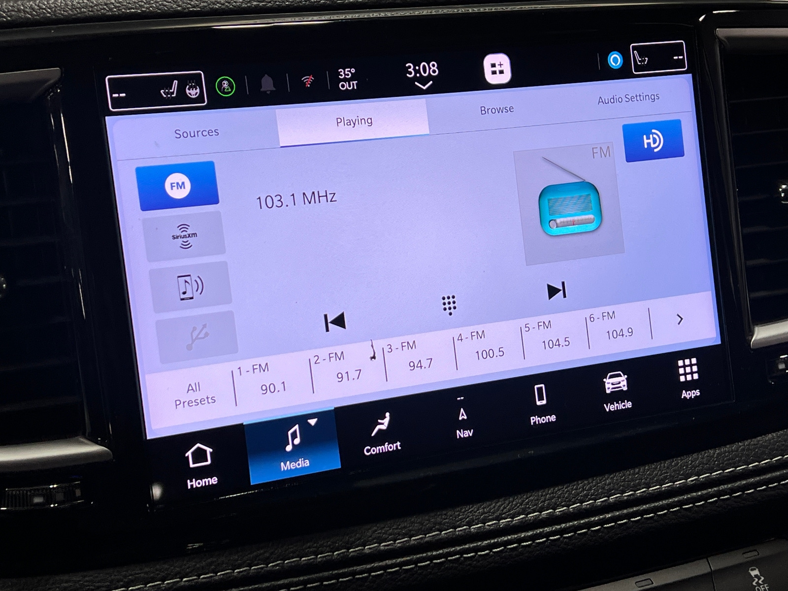 Thumbnail: 2024 Chrysler Pacifica - 3