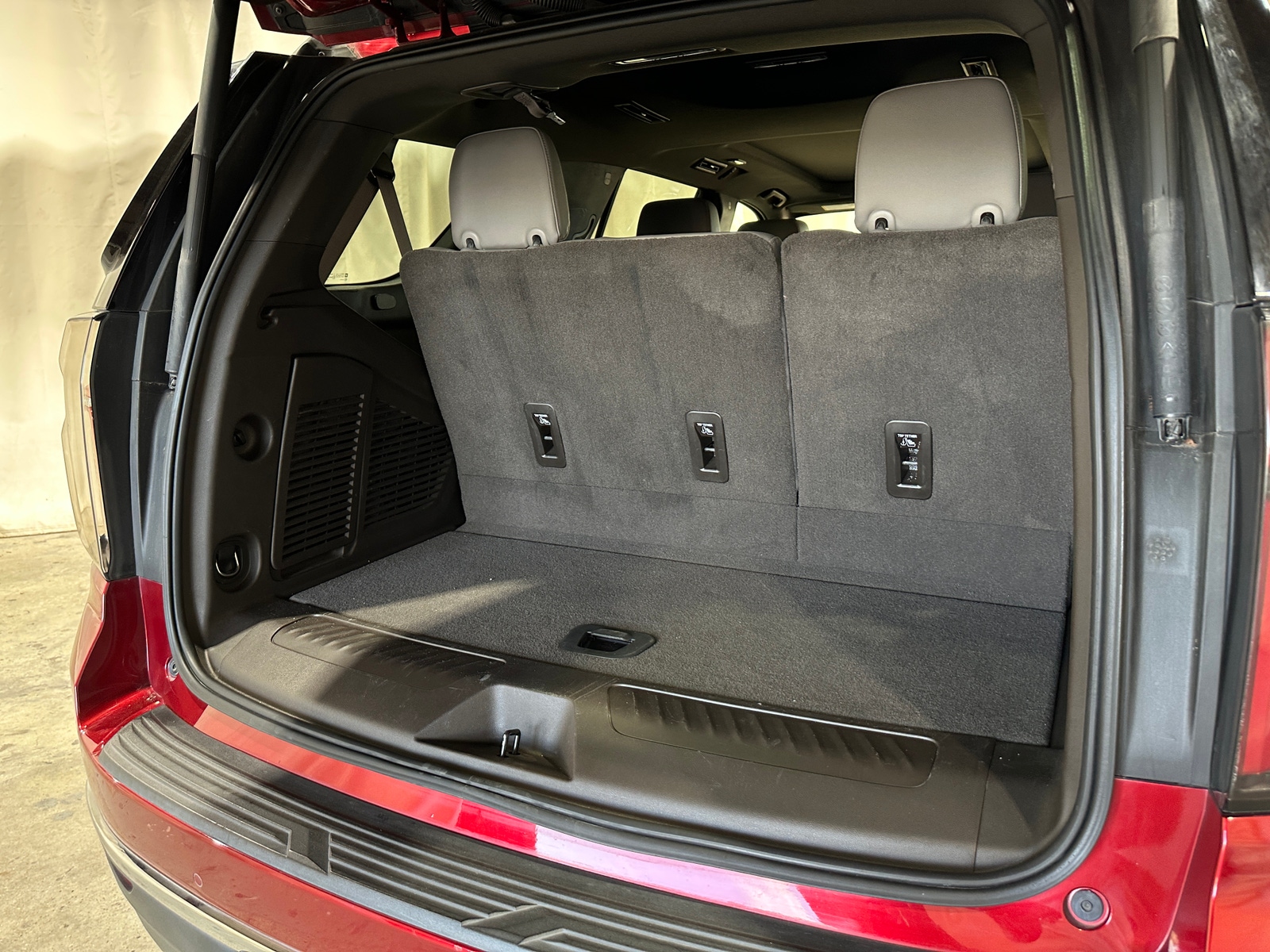 Thumbnail: 2021 Chevrolet Tahoe - 6