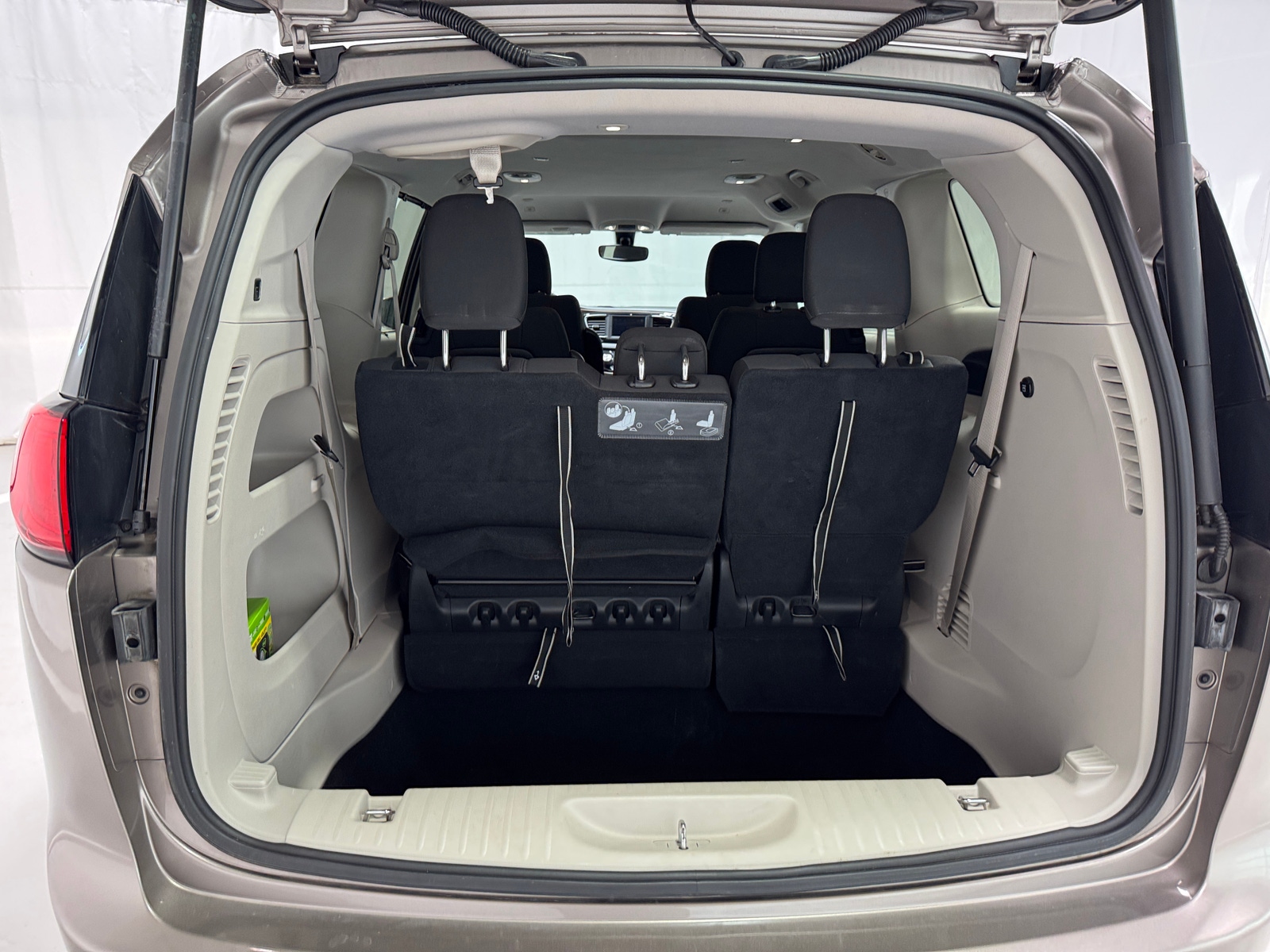 Thumbnail: 2018 Chrysler Pacifica - 7