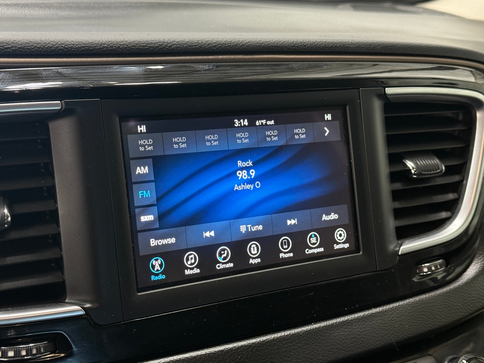 Thumbnail: 2019 Chrysler Pacifica - 4