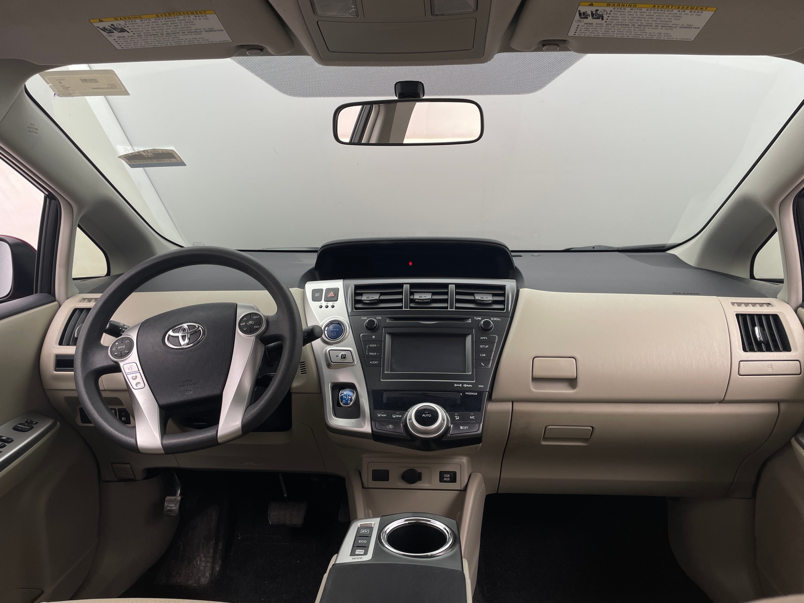 Thumbnail: 2014 Toyota Prius v - 3