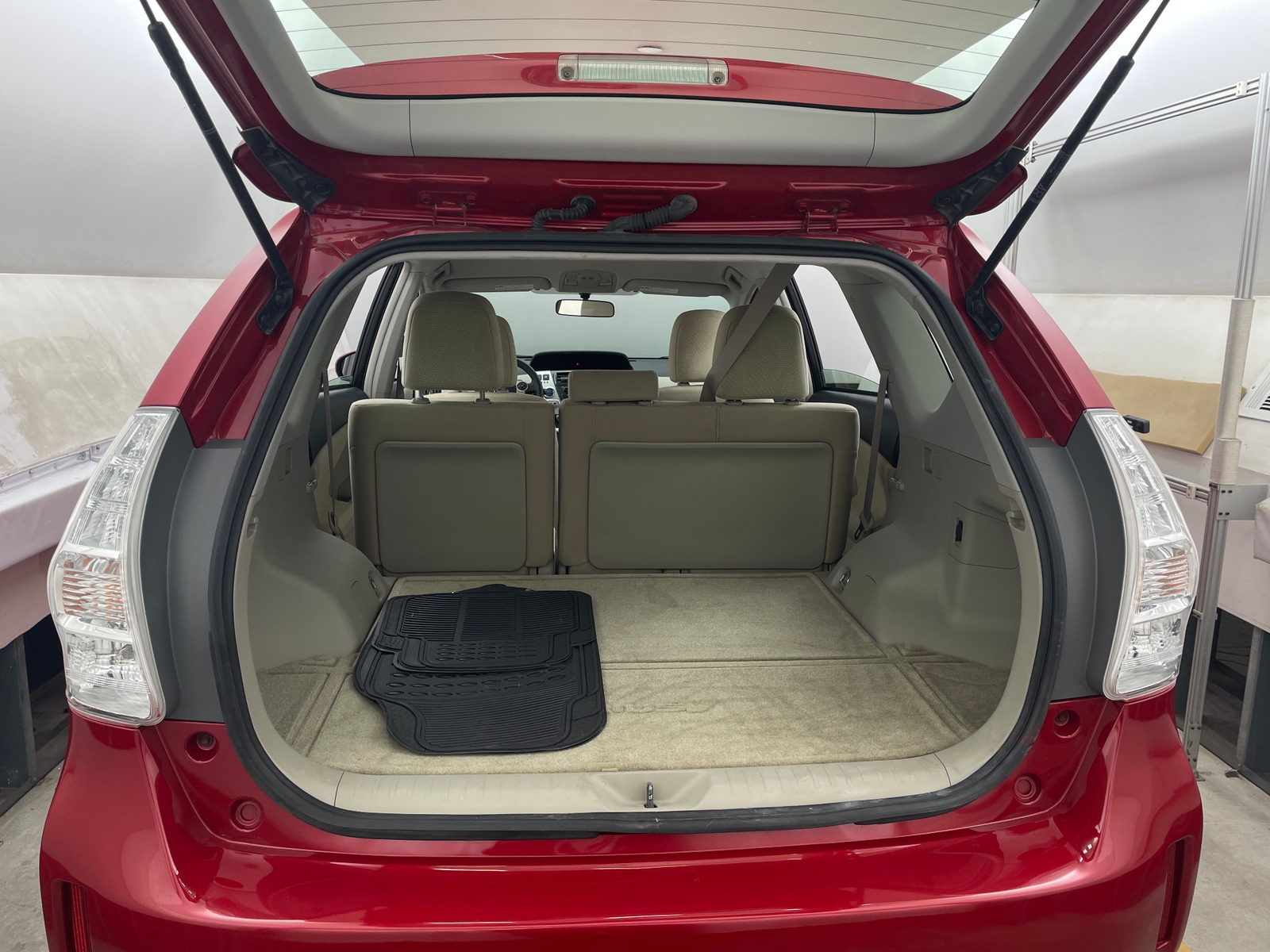 Thumbnail: 2014 Toyota Prius v - 7